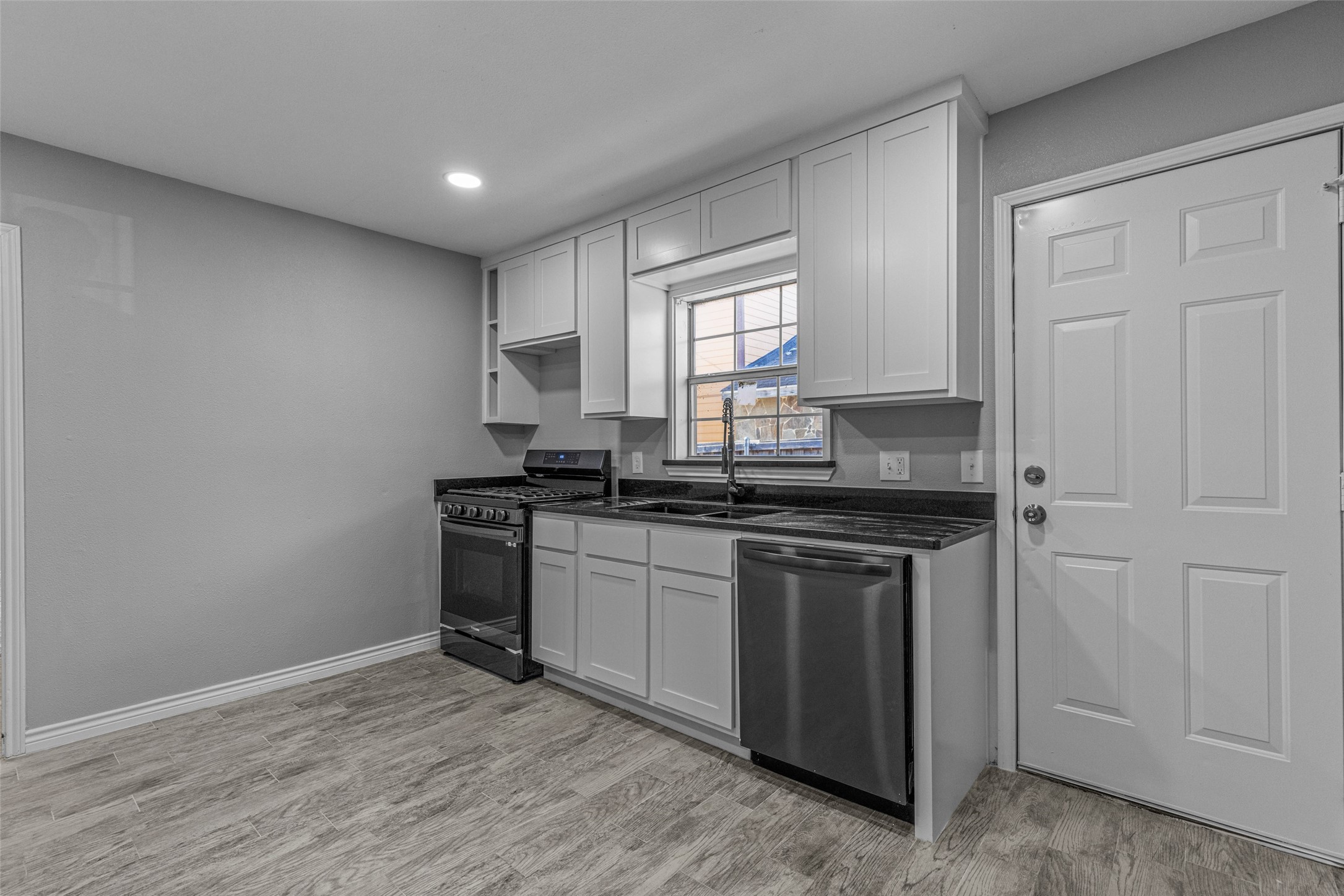 2706 Emmett Street Dallas TX 75211