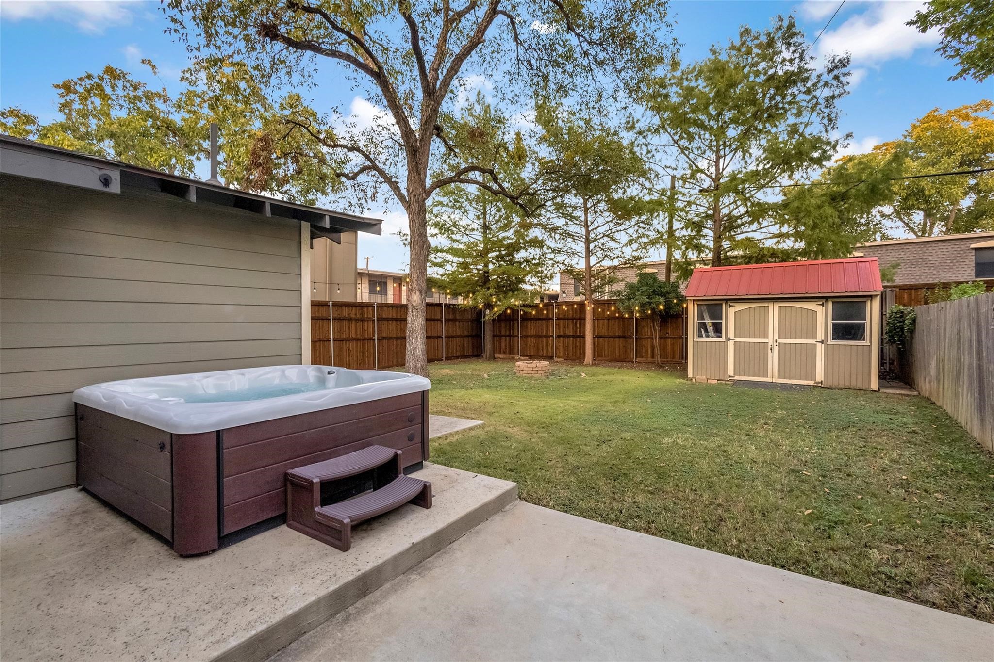 828 Elsbeth Street Dallas TX 75208