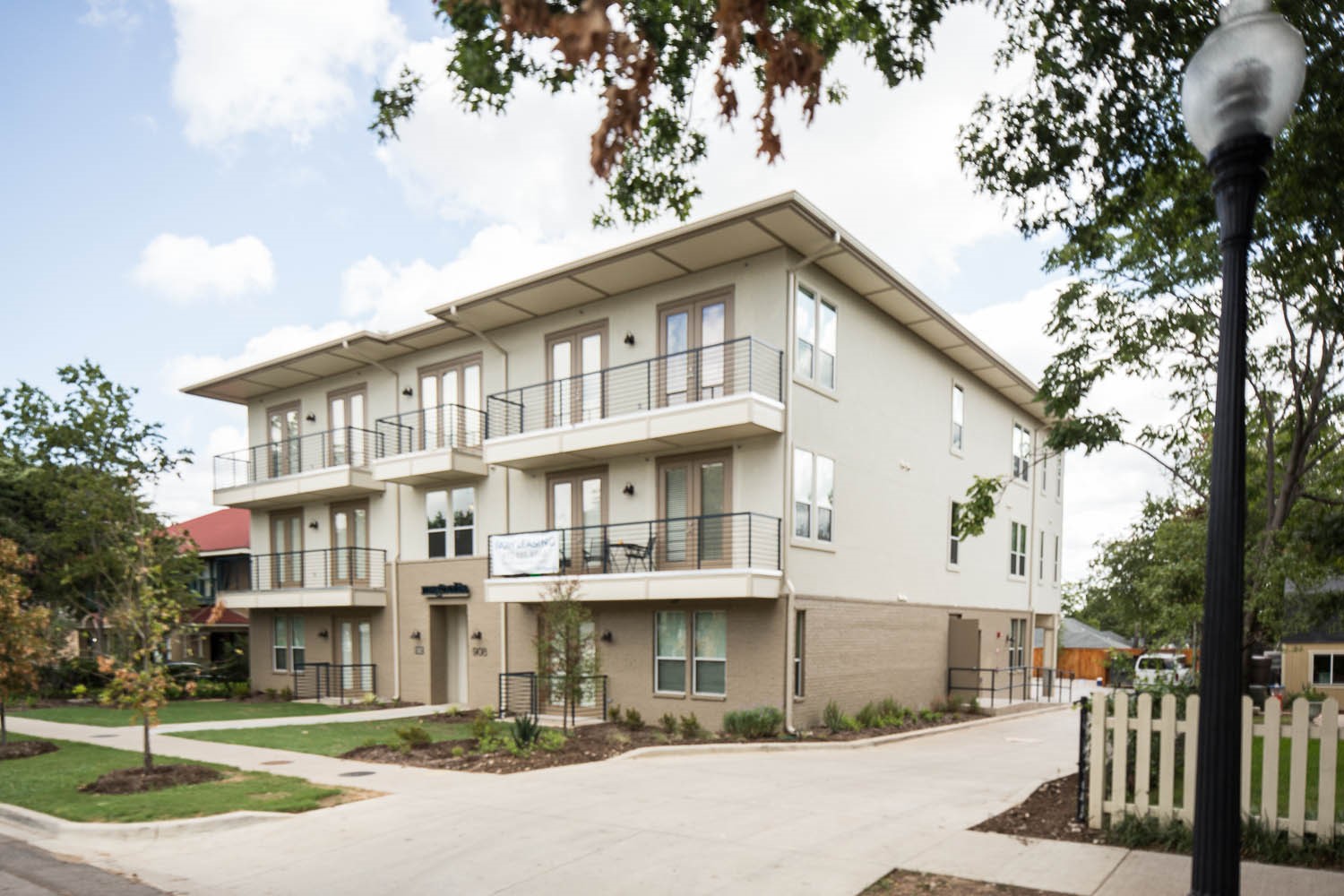 908 N Bishop Avenue Dallas TX 75208