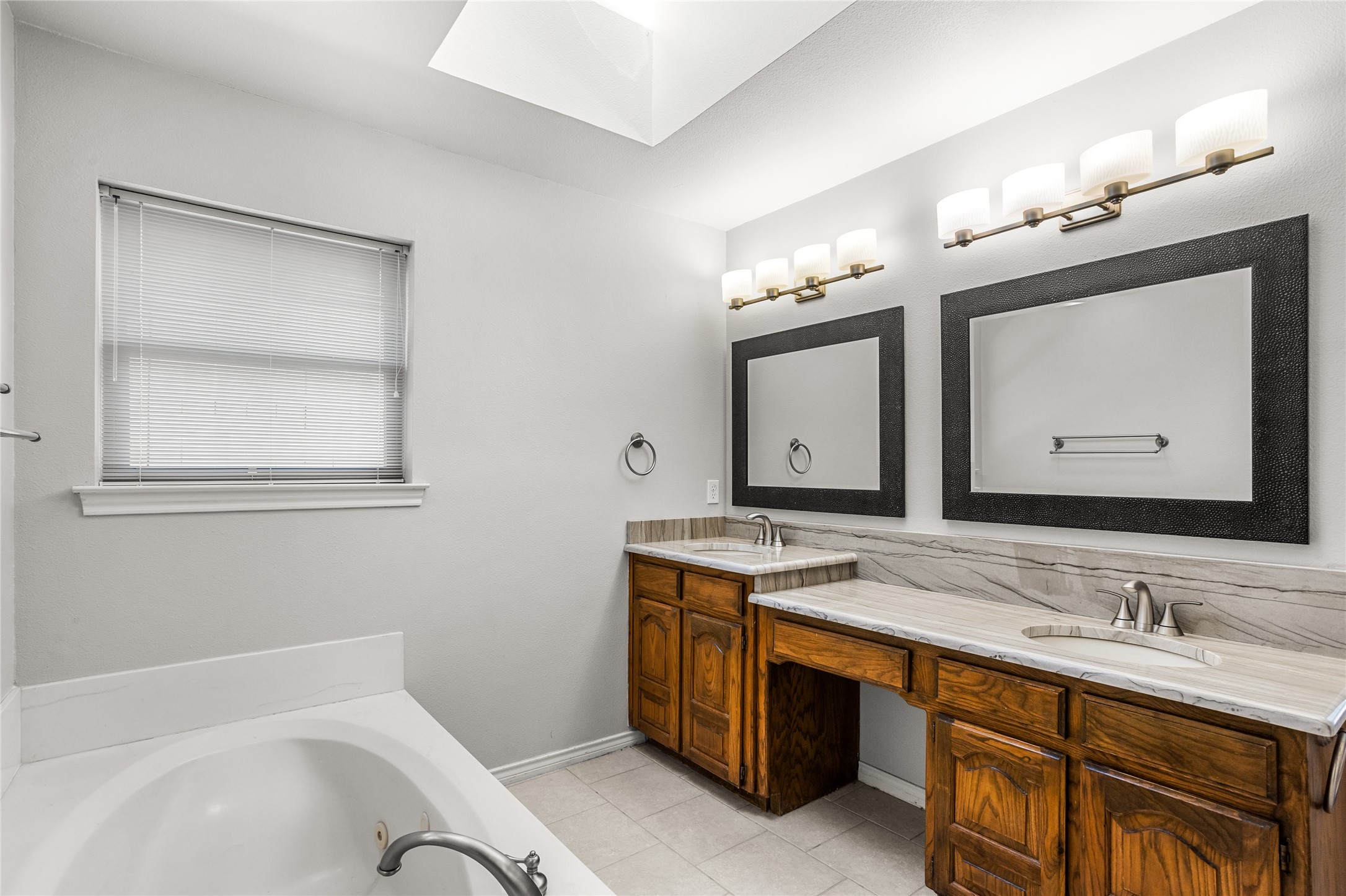 2942 Woodland Hills Drive Grapevine TX 76051