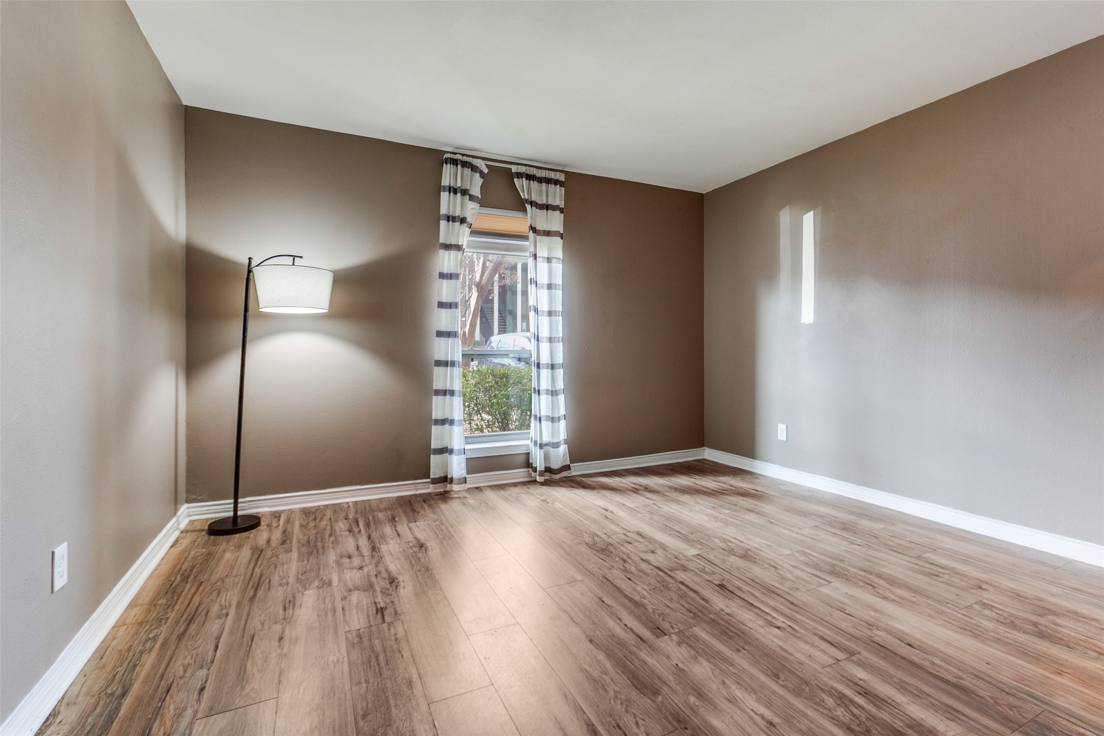 15926 Stillwood Street Dallas TX 75248