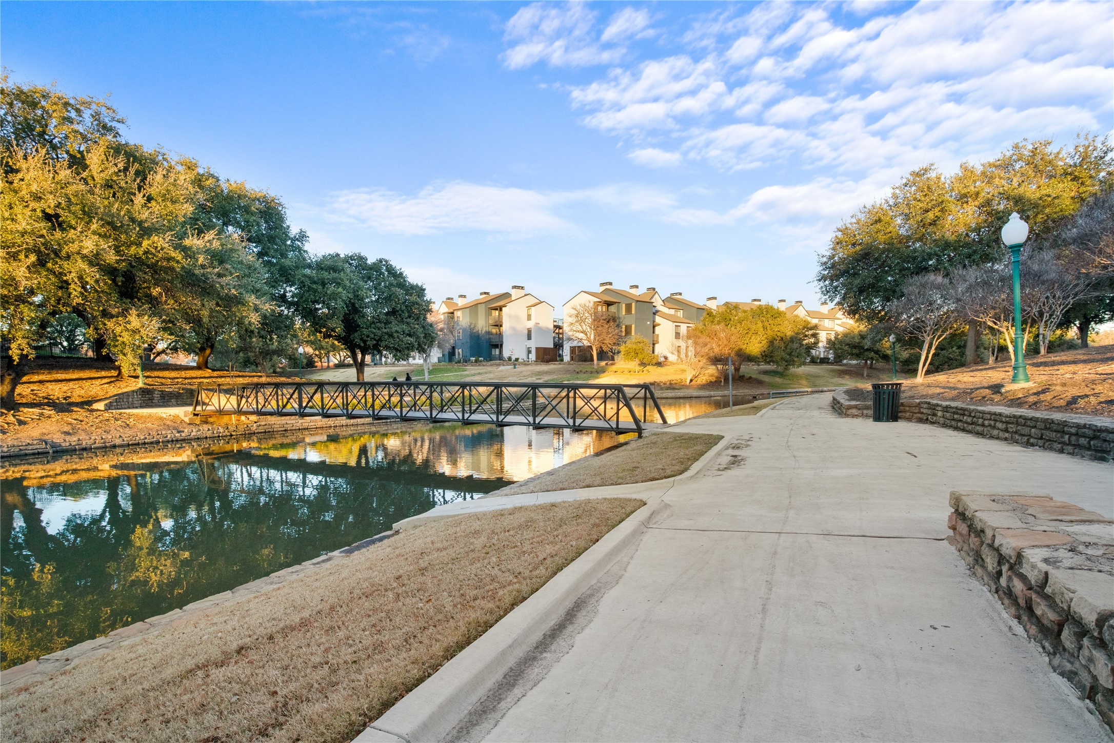 677 Cimarron Trail Irving TX 75063