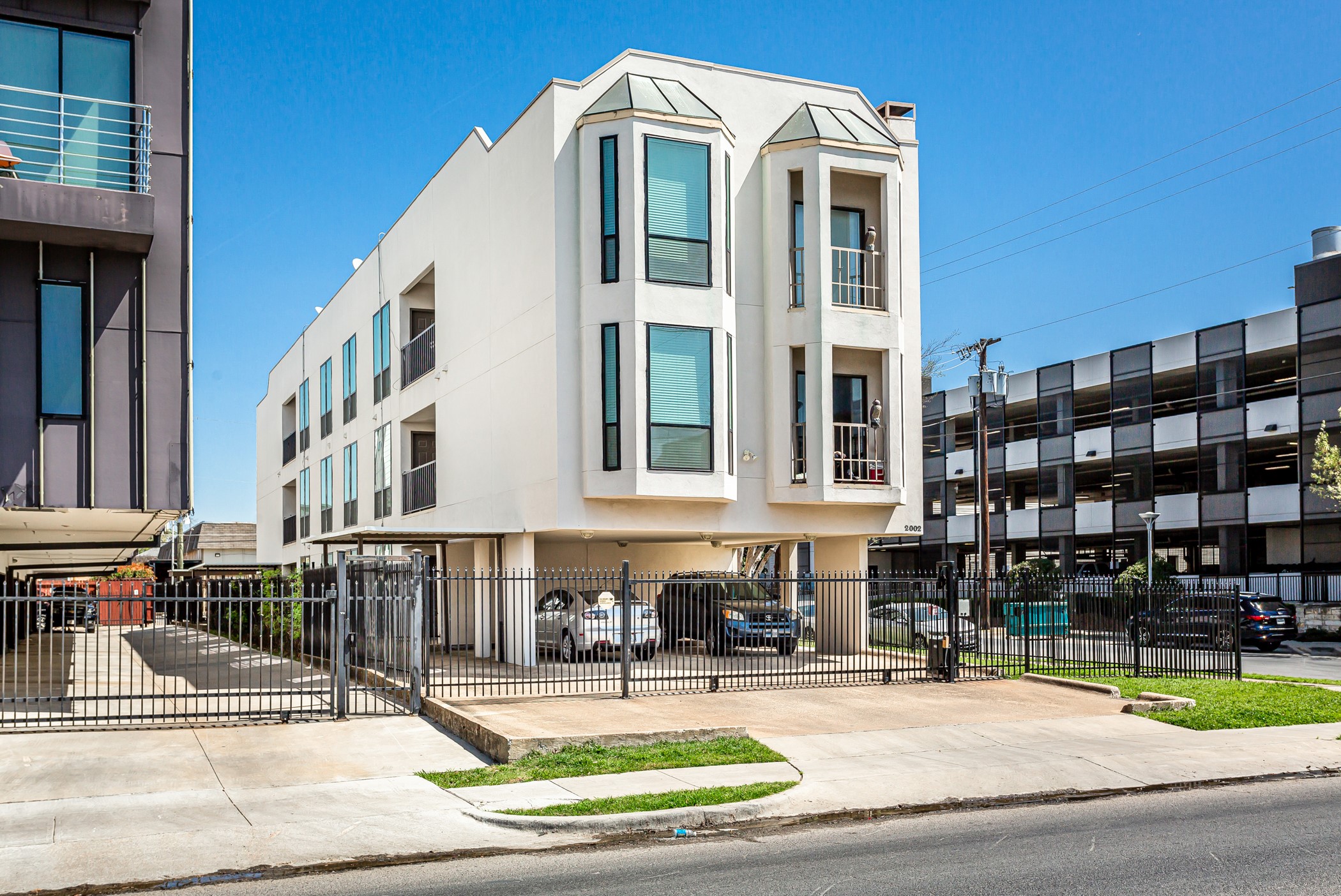 2002 N Fitzhugh Avenue Dallas TX 75204