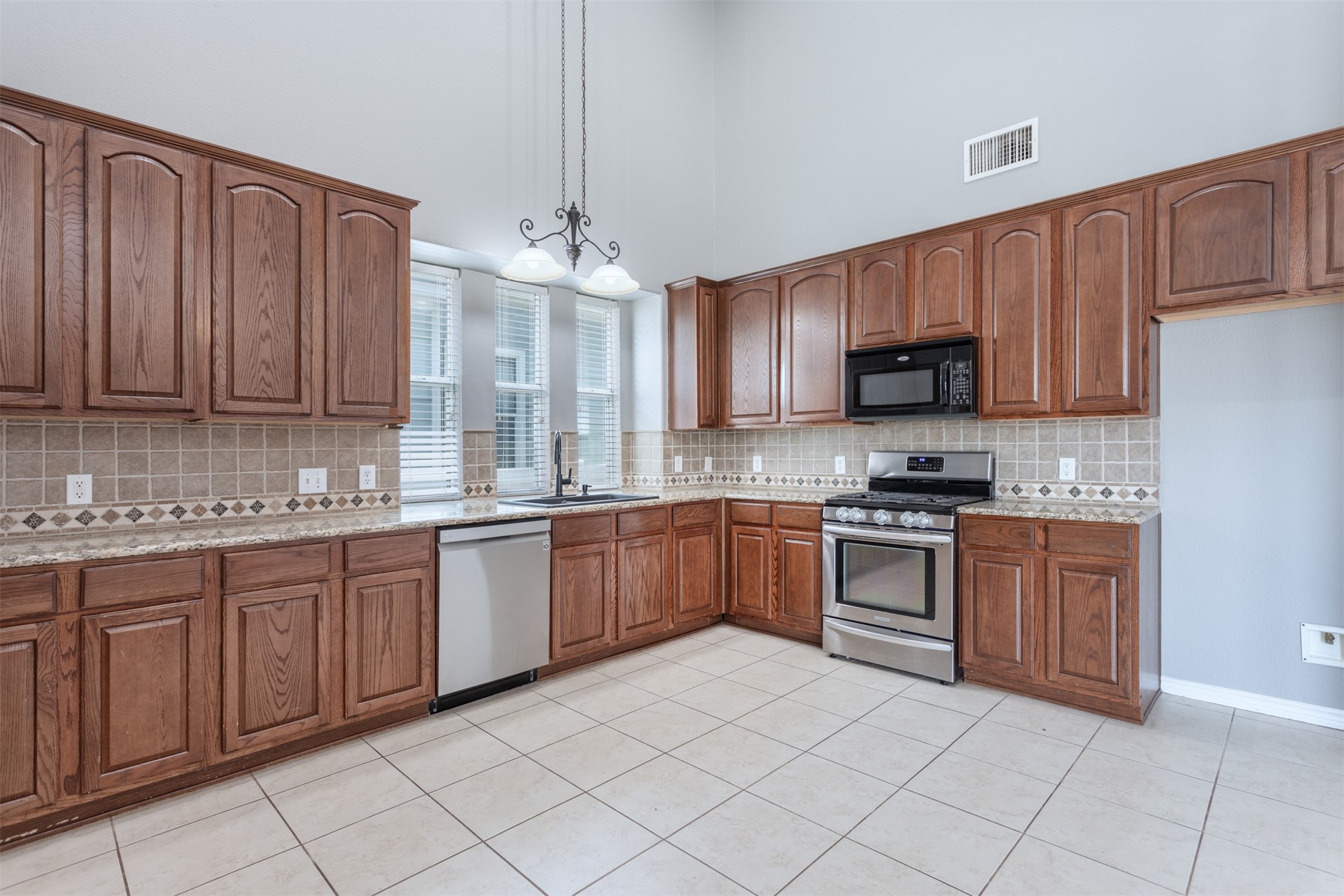1240 Hayden Lane Savannah TX 76227