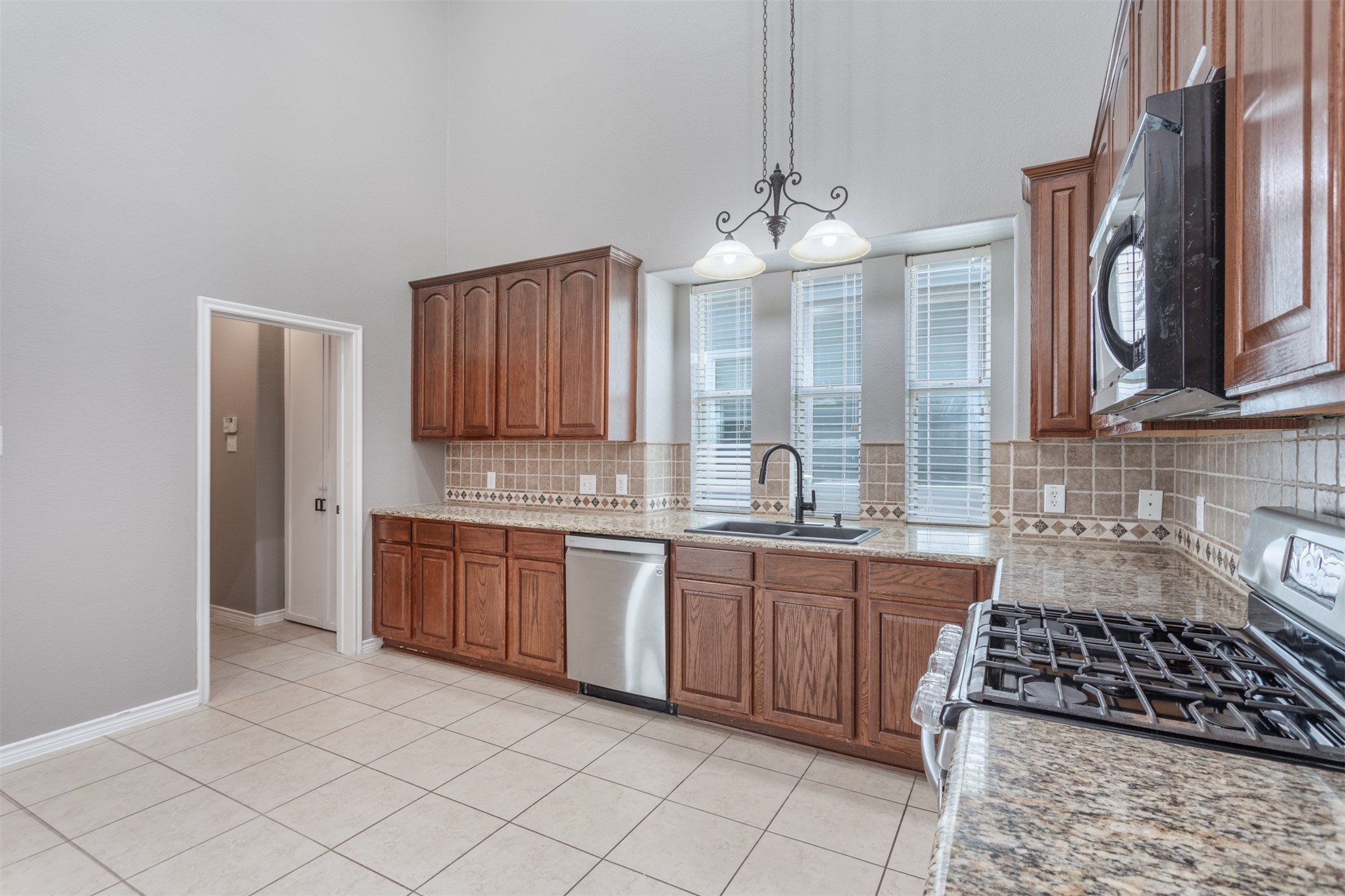 1240 Hayden Lane Savannah TX 76227