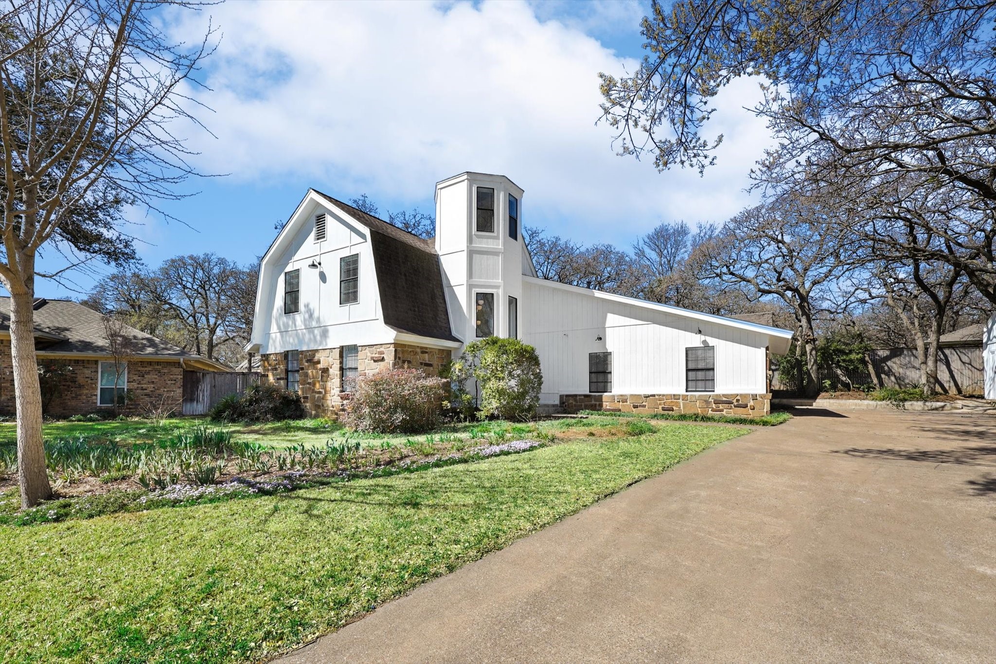 200 Eagle Court Bedford TX 76021