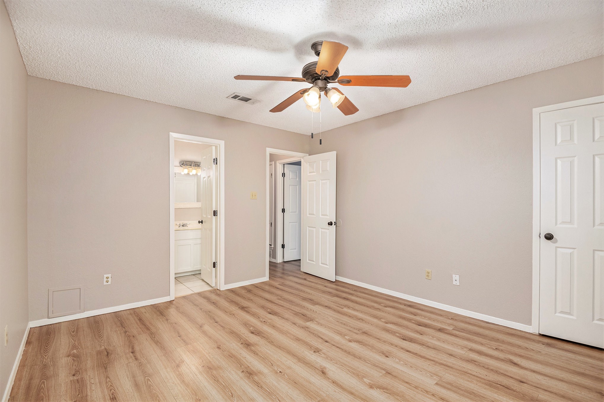 617 S Las Vegas Trail White Settlement TX 76108