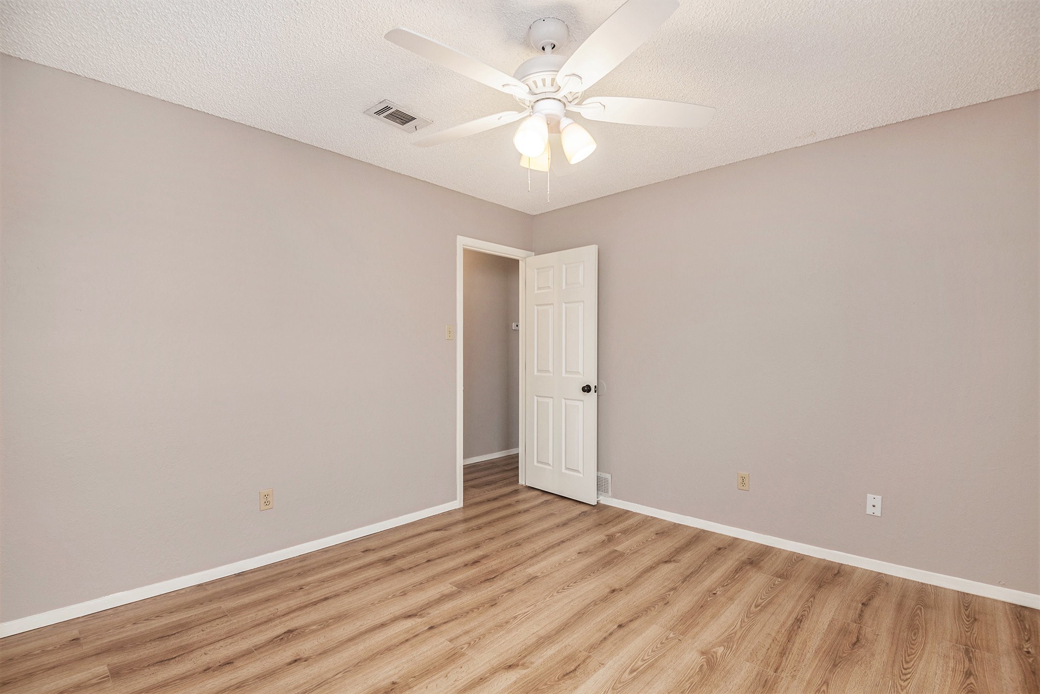 617 S Las Vegas Trail White Settlement TX 76108