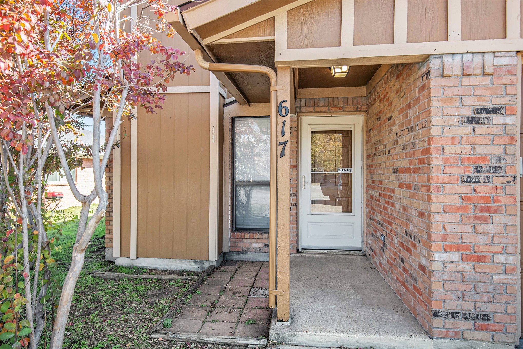 617 S Las Vegas Trail White Settlement TX 76108