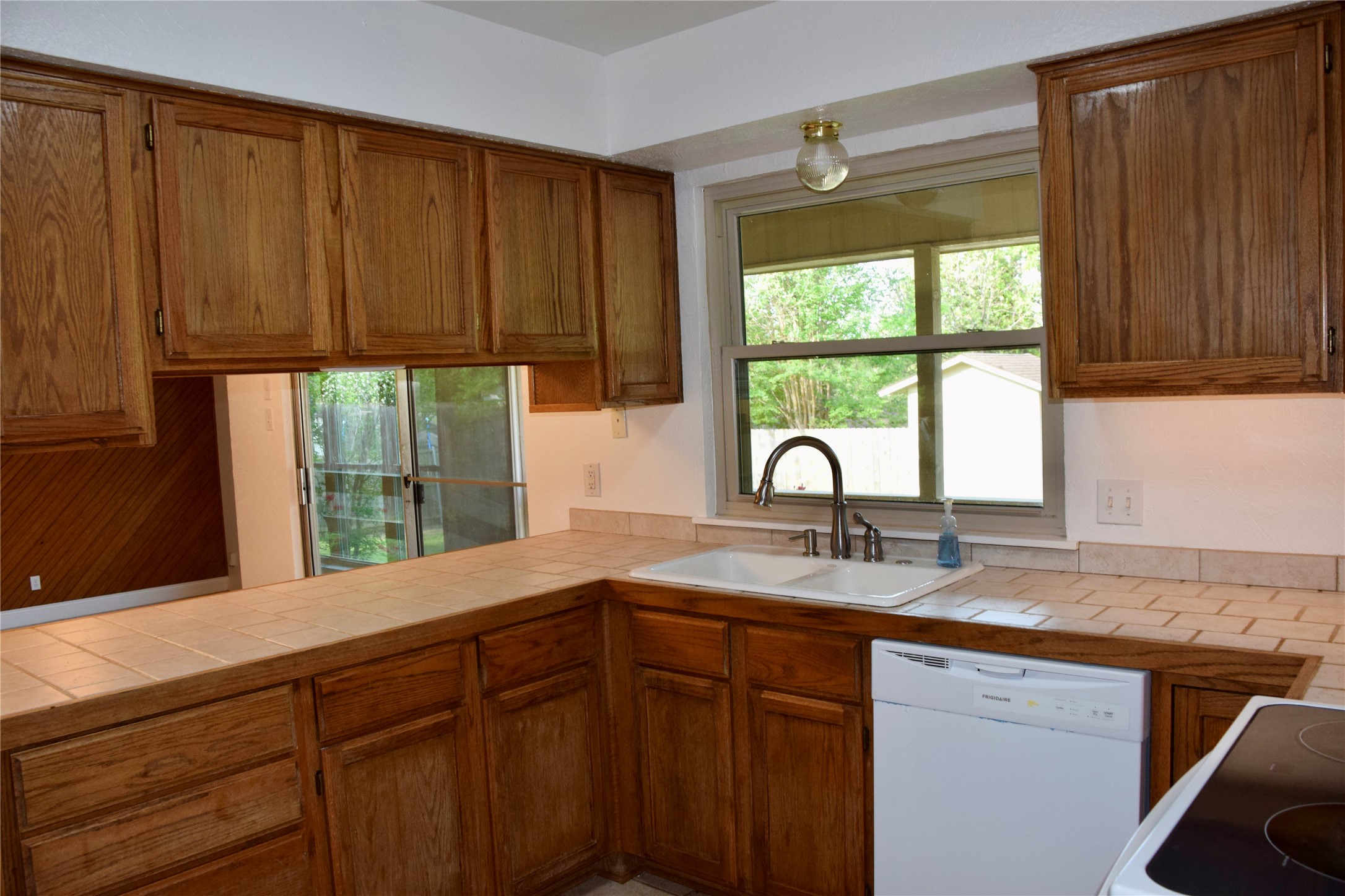 4208 Blossom Trail Arlington TX 76016