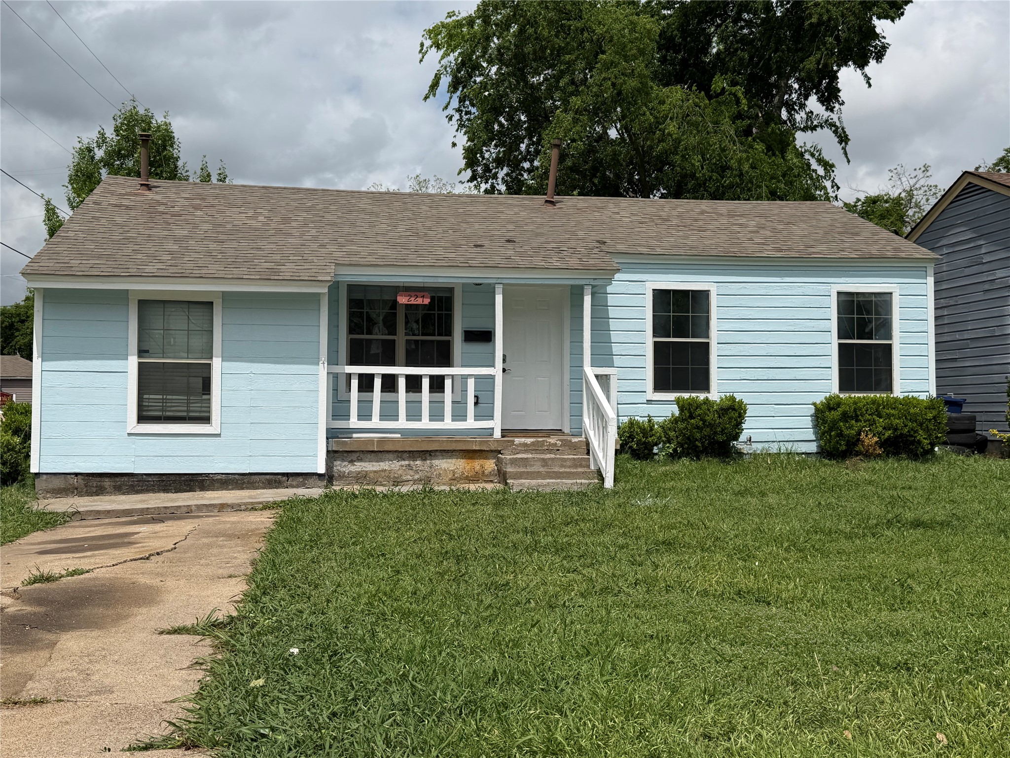 1227 W Avenue E Garland TX 75040