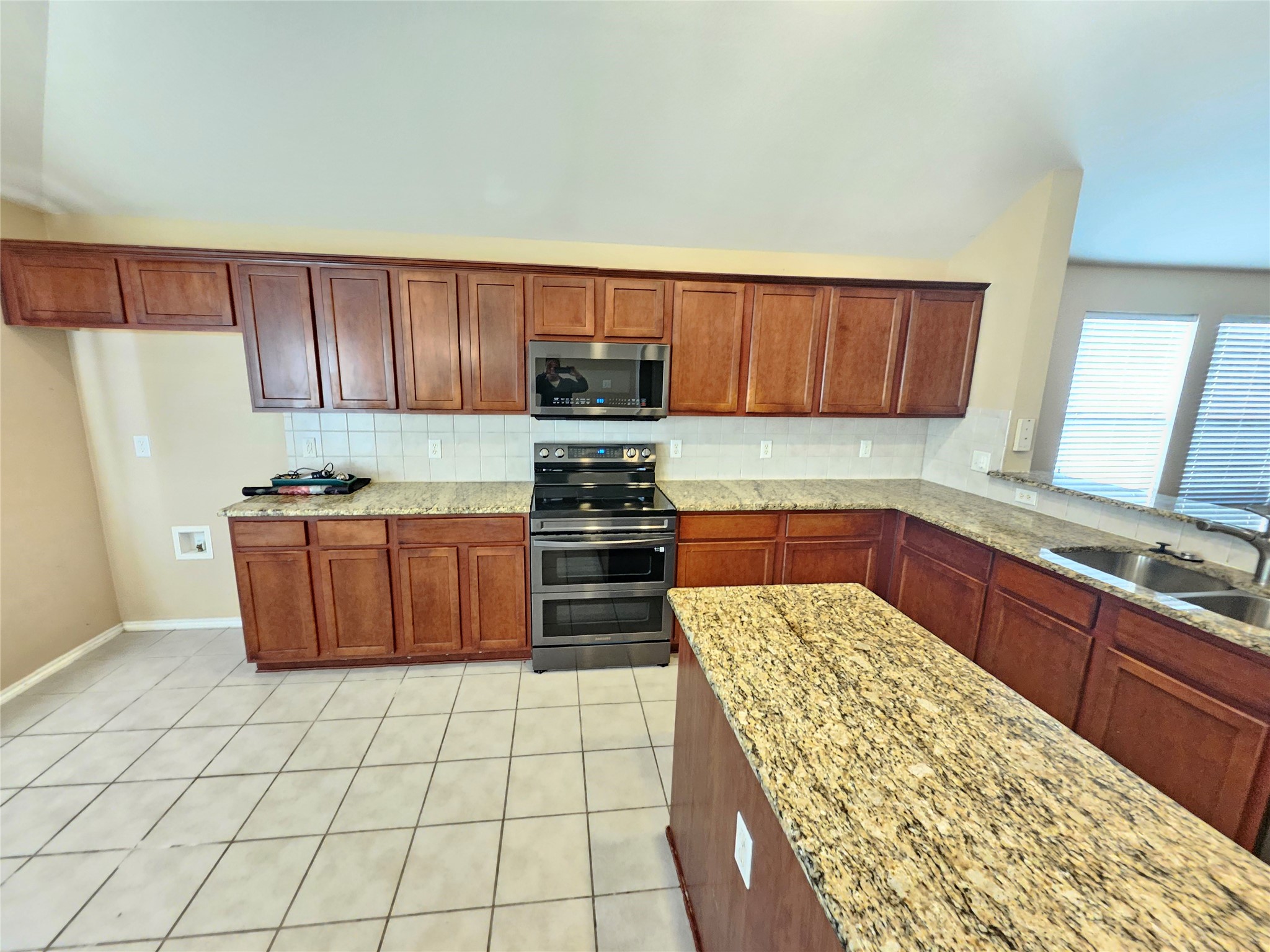 3235 Guadaloupe Grand Prairie TX 75054
