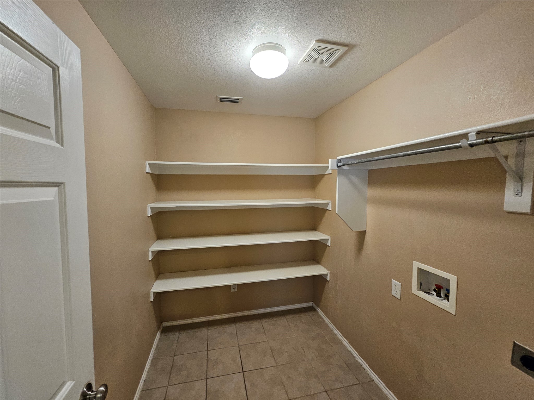 3235 Guadaloupe Grand Prairie TX 75054
