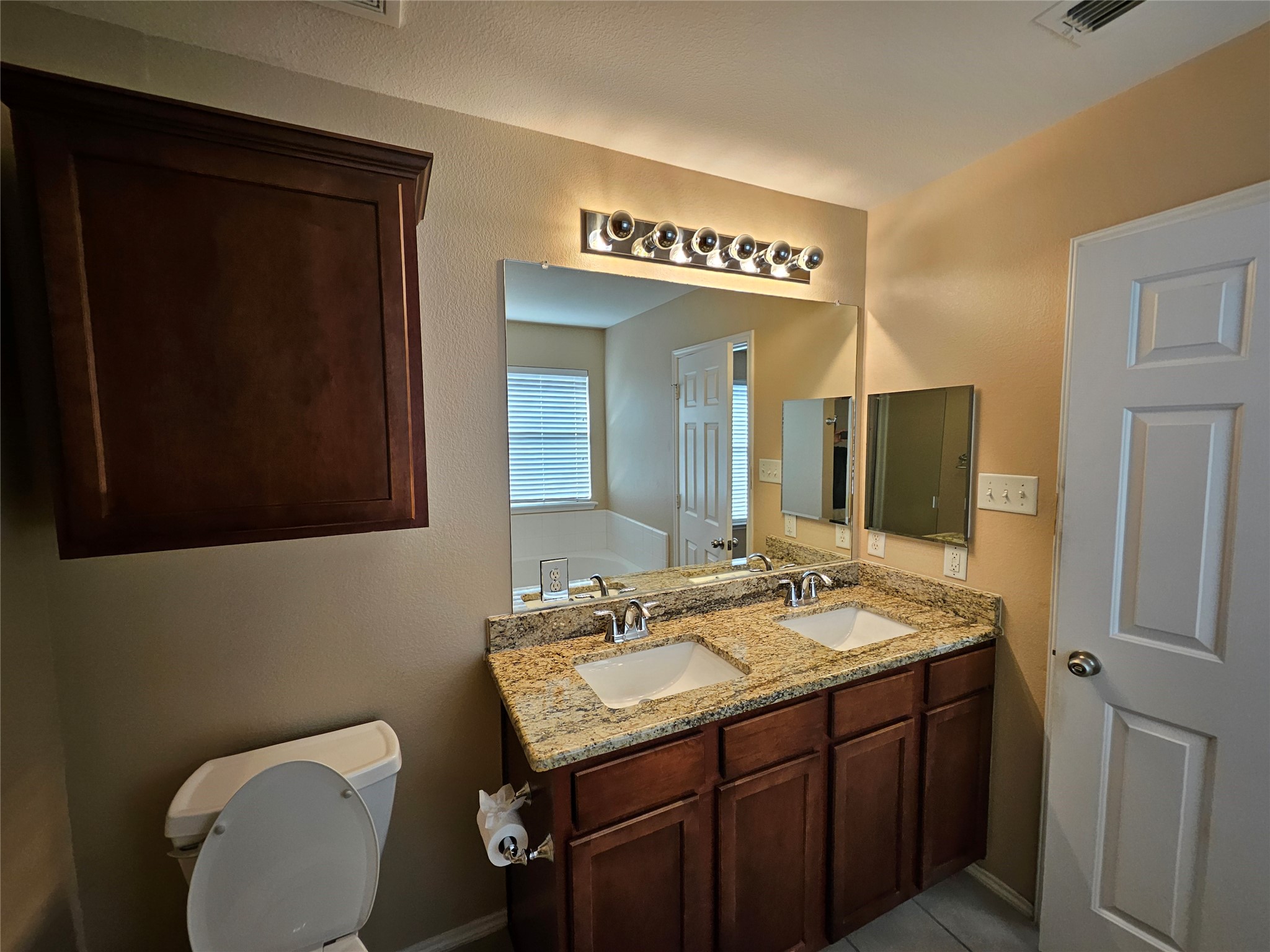 3235 Guadaloupe Grand Prairie TX 75054