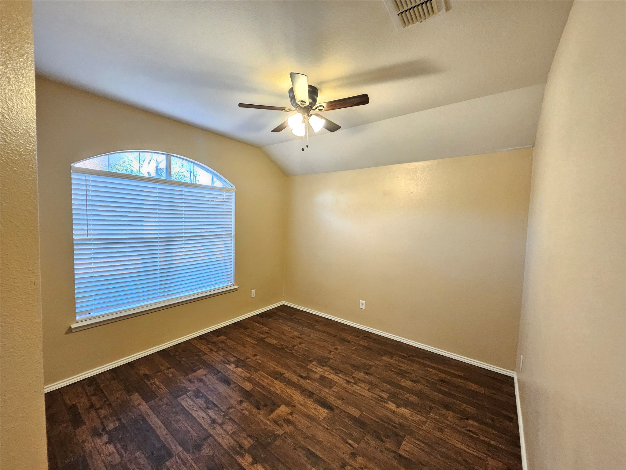 3235 Guadaloupe Grand Prairie TX 75054