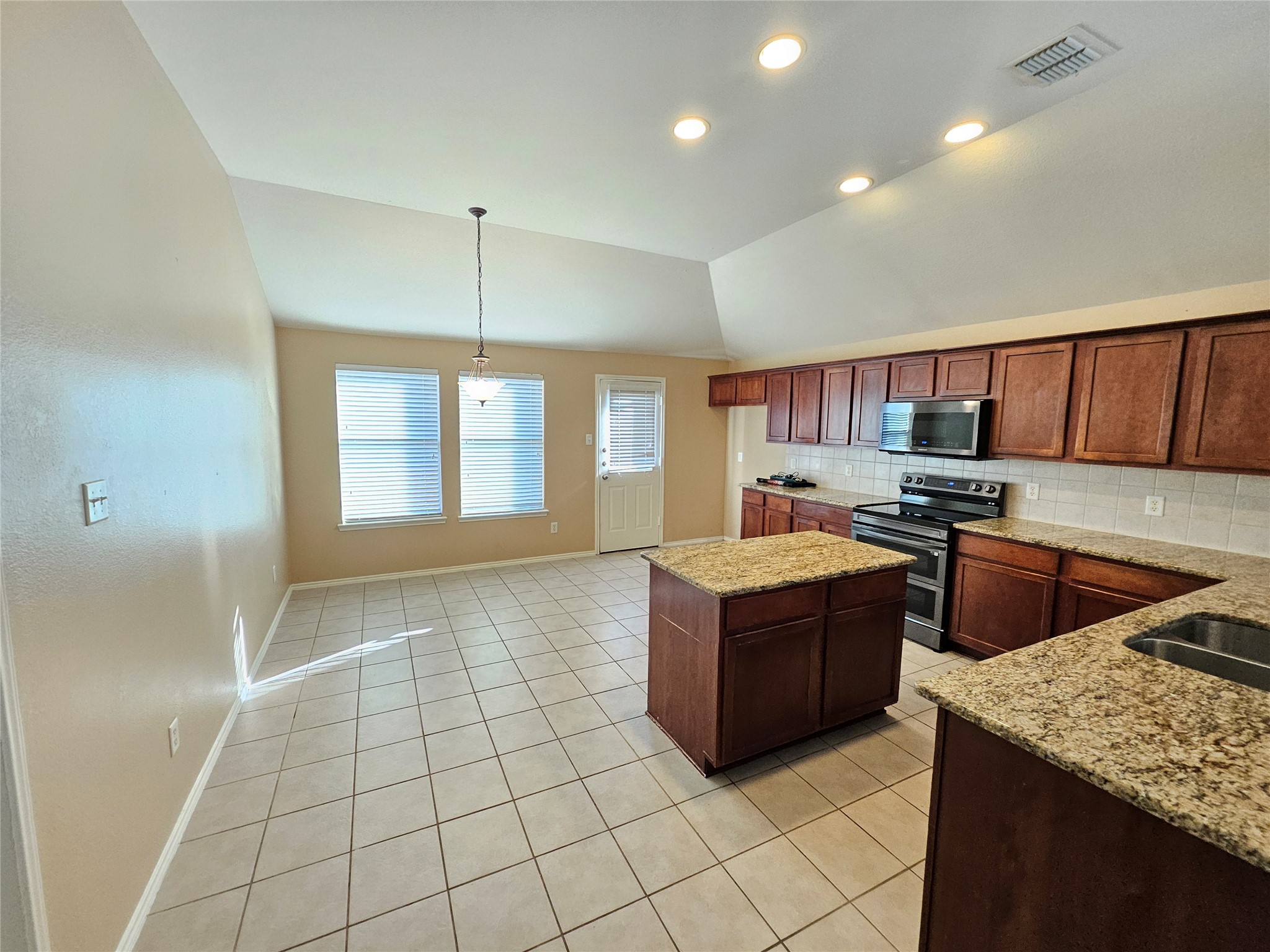 3235 Guadaloupe Grand Prairie TX 75054