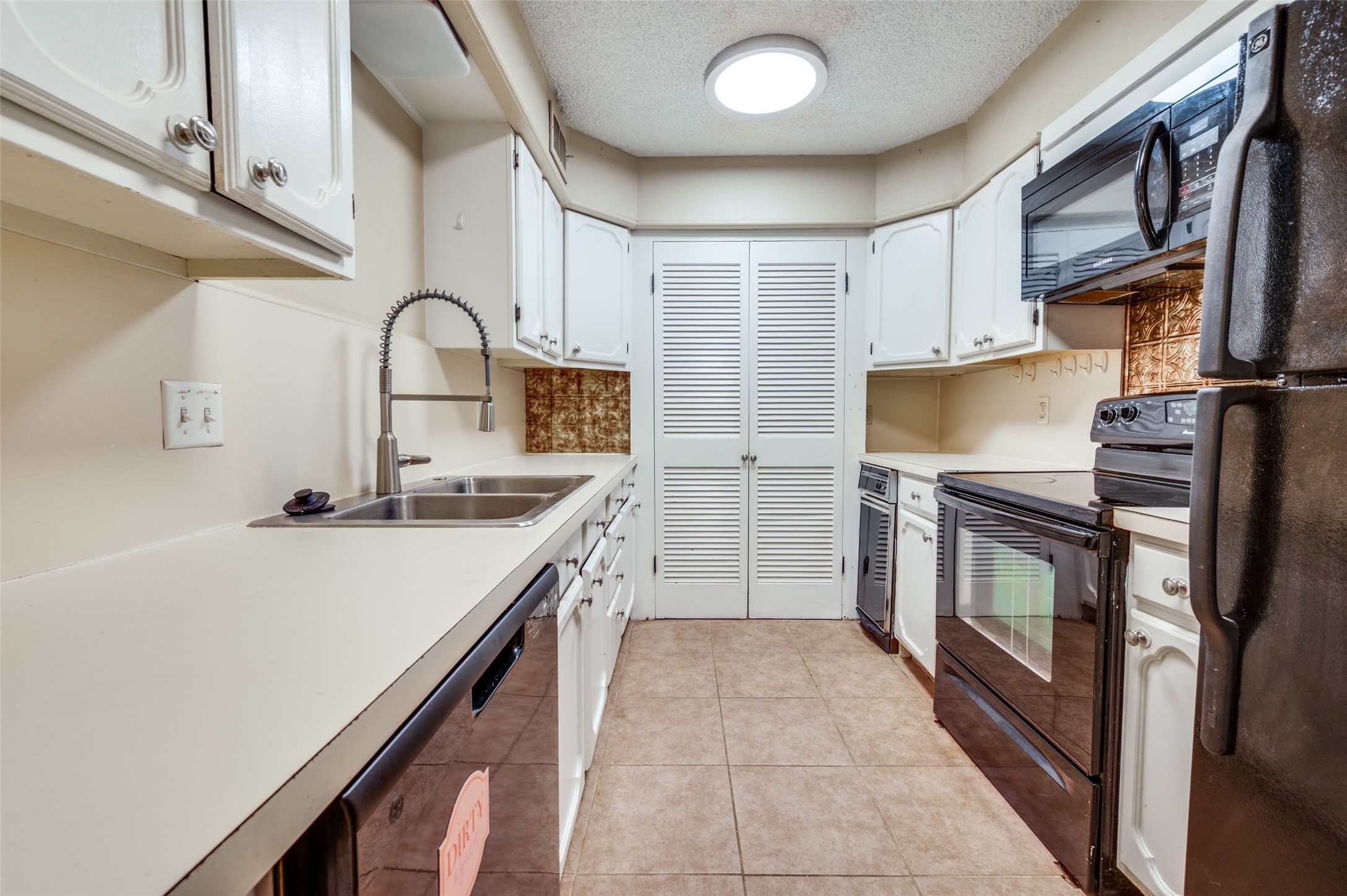 412 Hollyhill Lane Denton TX 76205