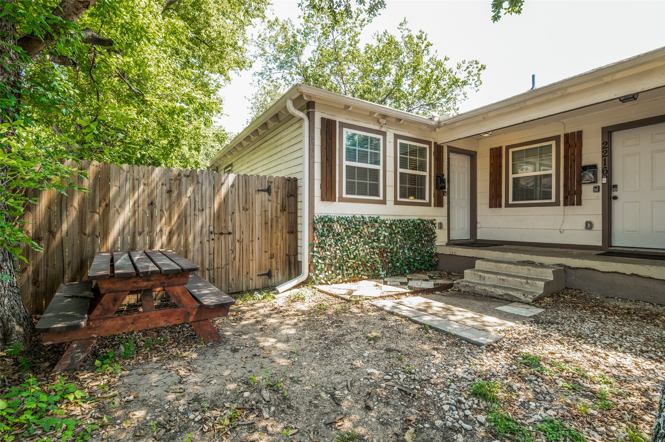 2214 Pine Street Grand Prairie TX 75050