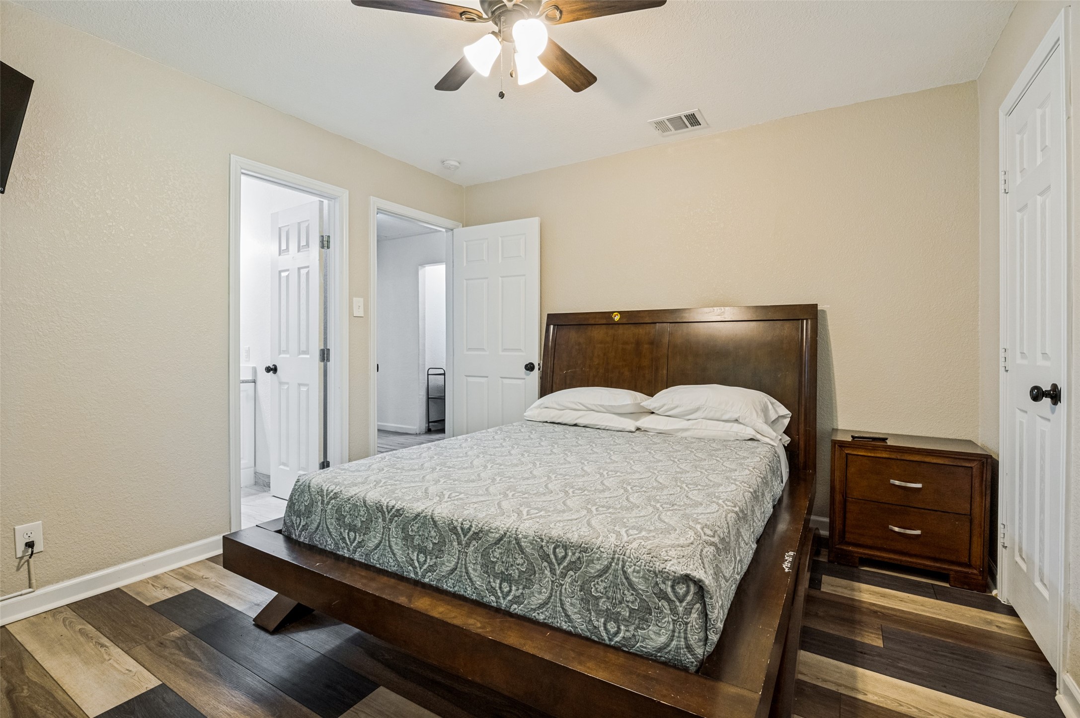 2214 Pine Street Grand Prairie TX 75050