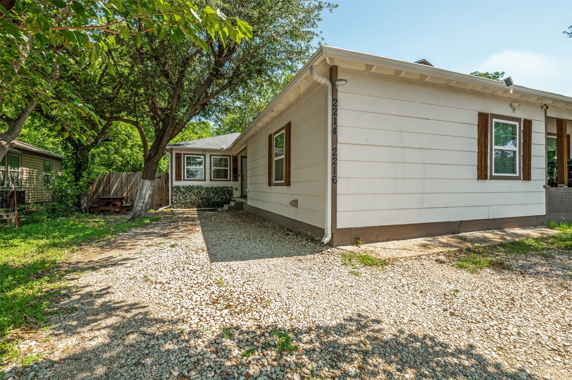 2214 Pine Street Grand Prairie TX 75050