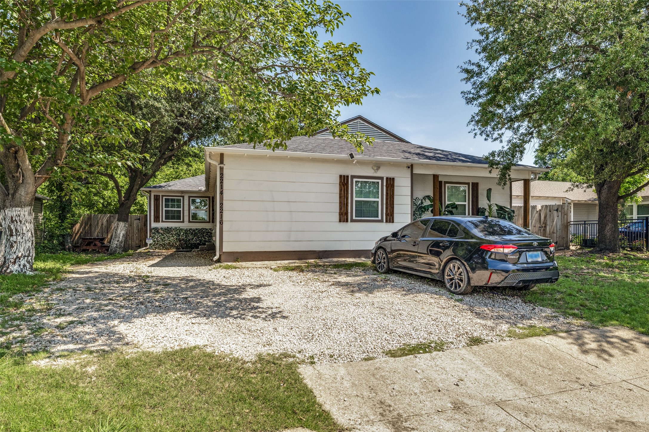 2214 Pine Street Grand Prairie TX 75050