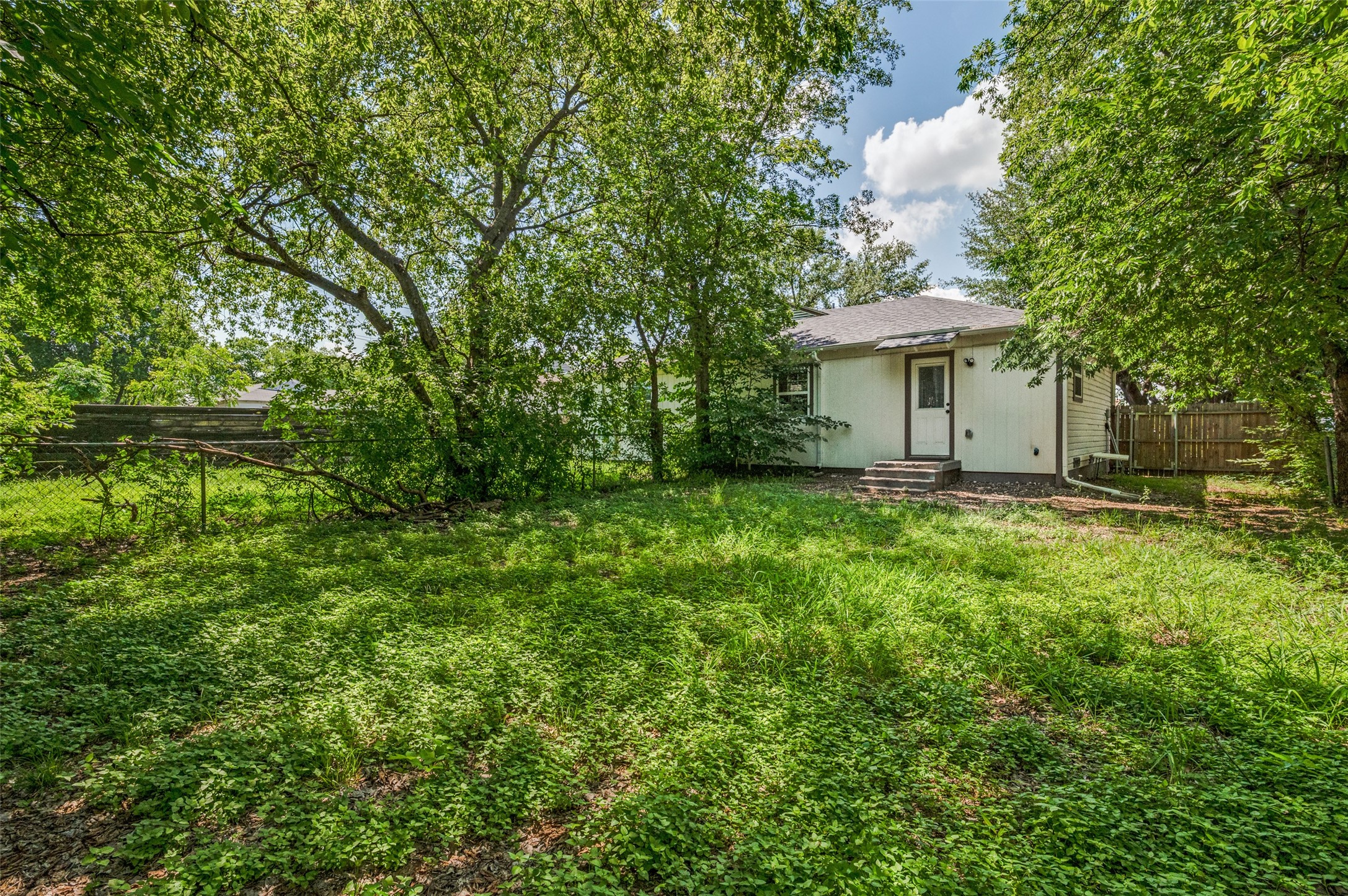 2214 Pine Street Grand Prairie TX 75050
