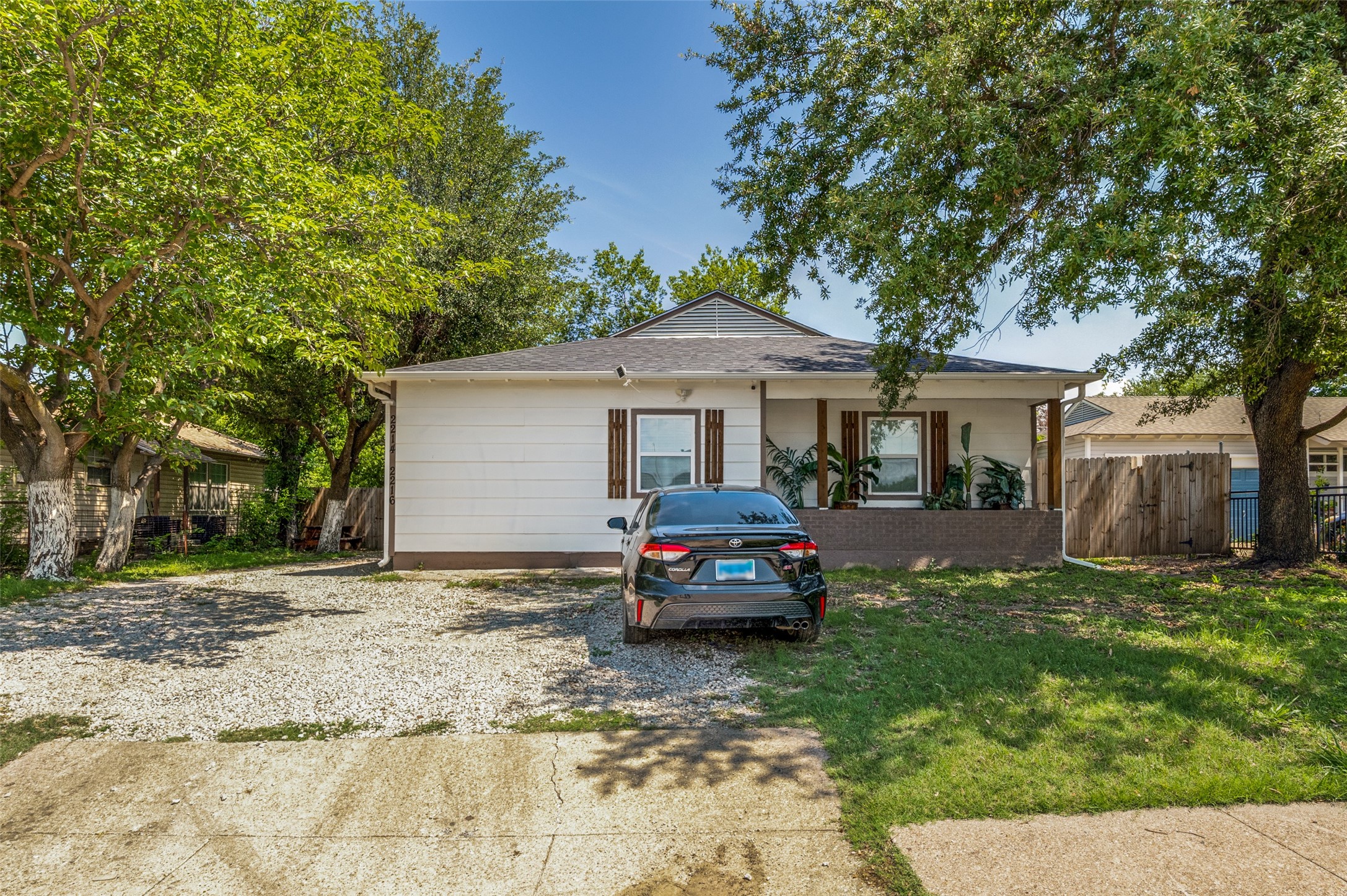 2214 Pine Street Grand Prairie TX 75050