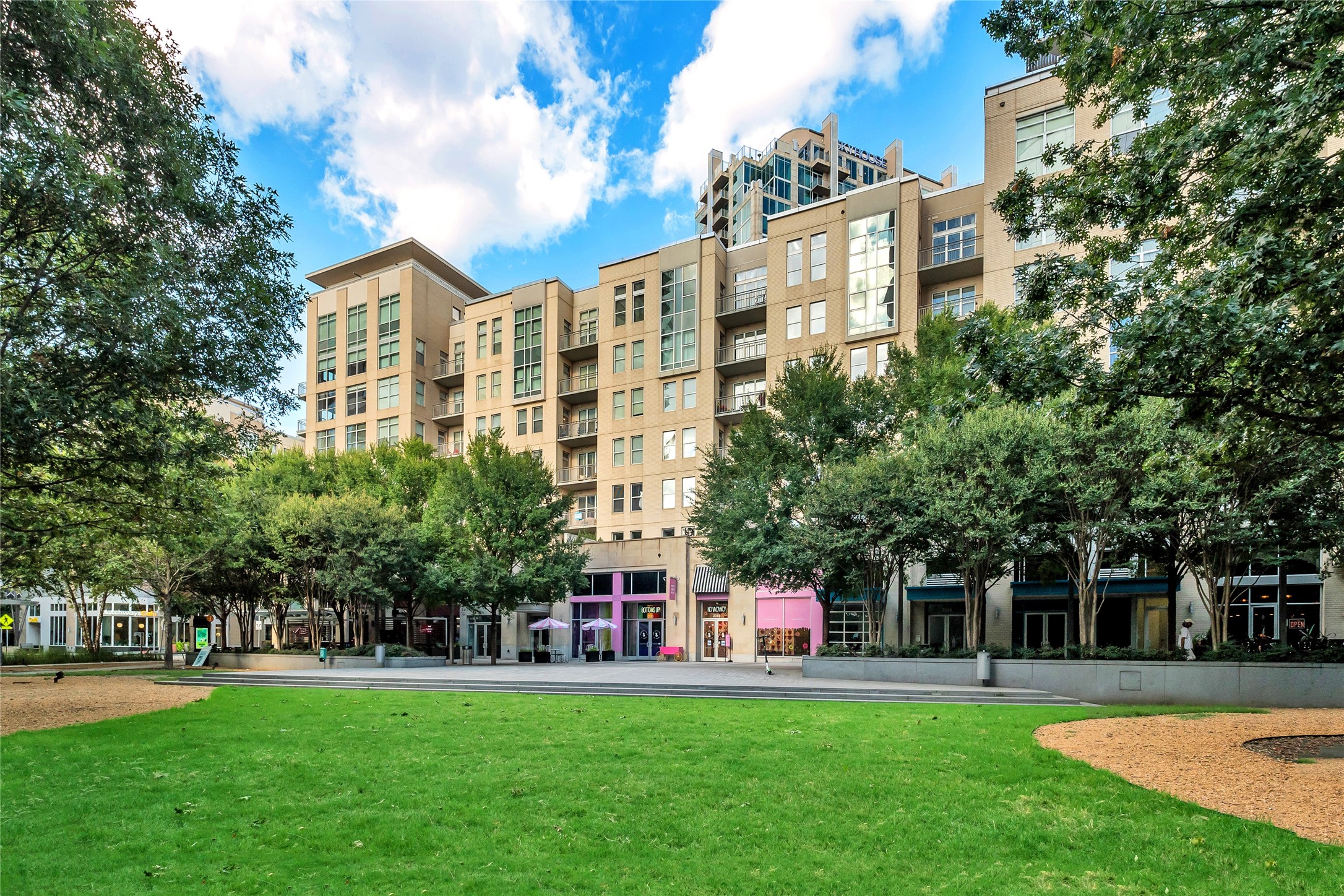 2323 N Houston Street Dallas TX 75219