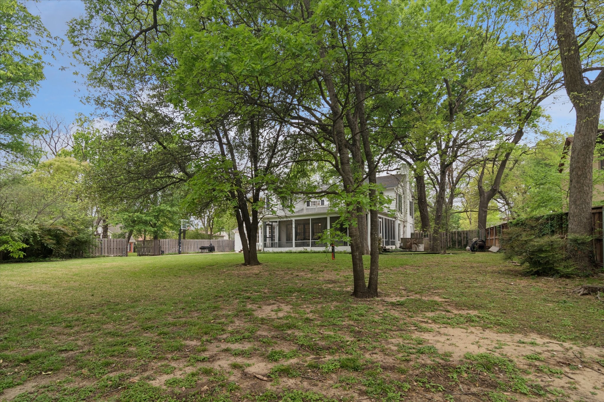 8106 San Benito Way Dallas TX 75218
