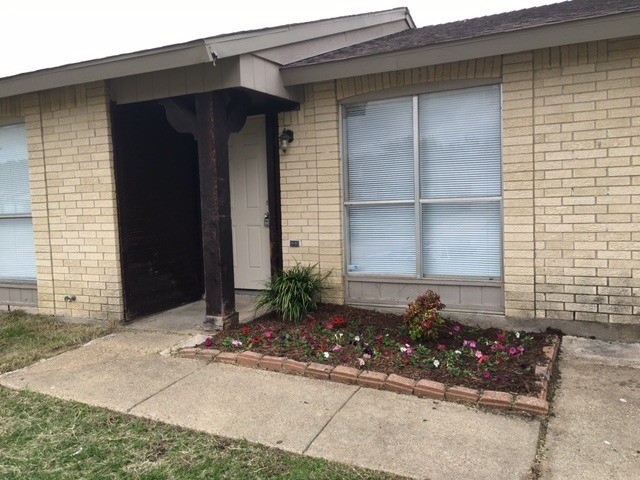 1413 Eagle Pass Drive Garland TX 75040