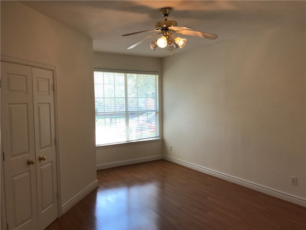 8327 Charleston Street Irving TX 75063