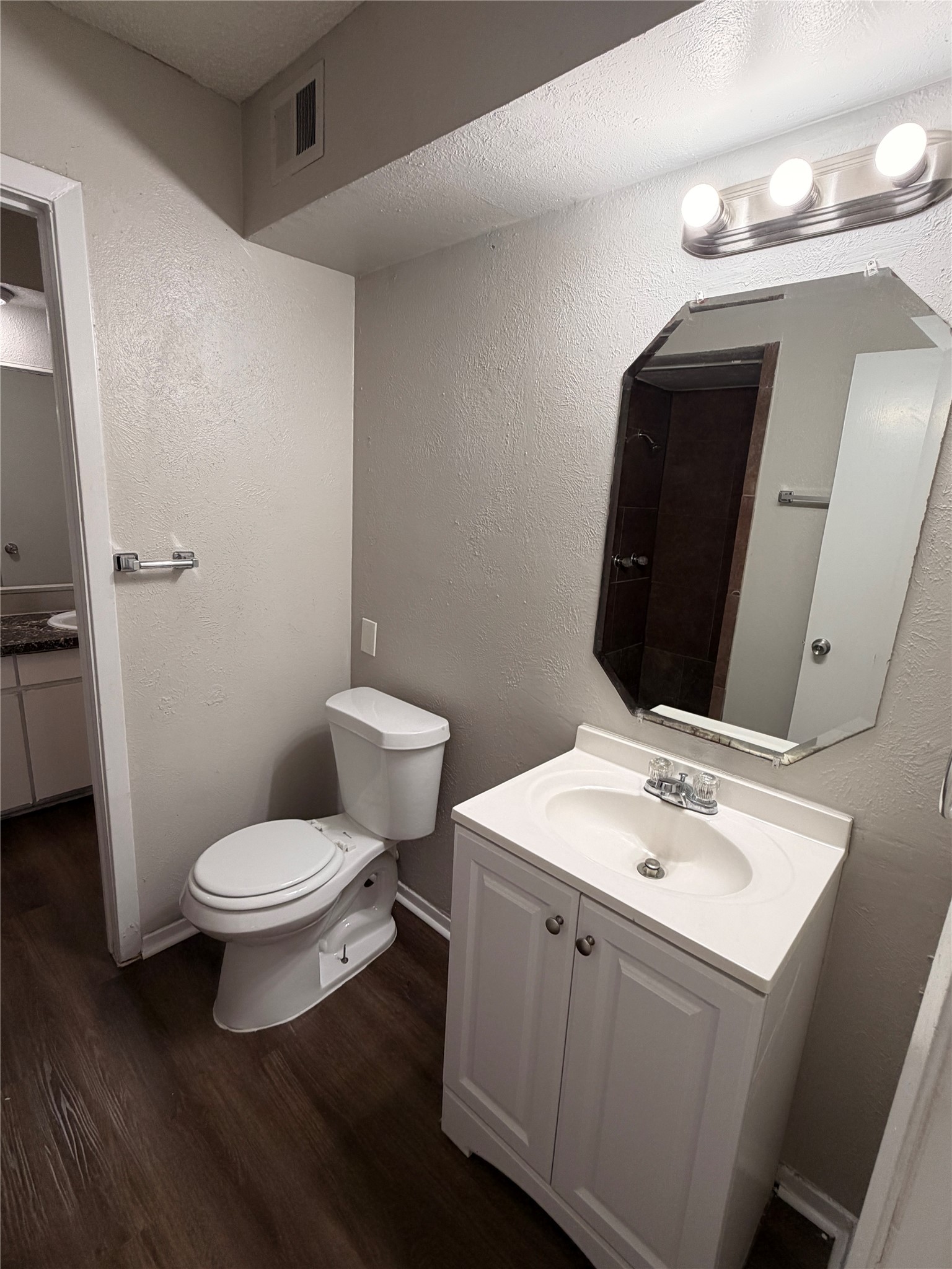 1005 Fairfax Court Arlington TX 76015