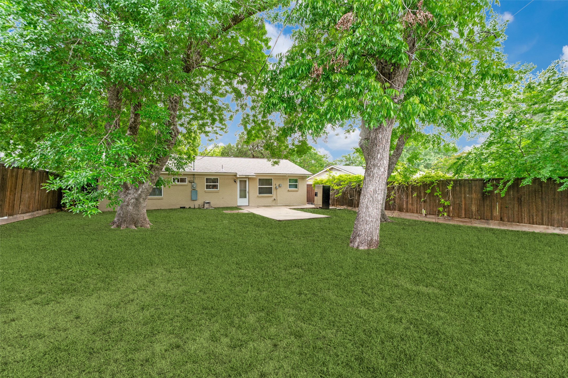 8635 Ashcroft Avenue Dallas TX 75243