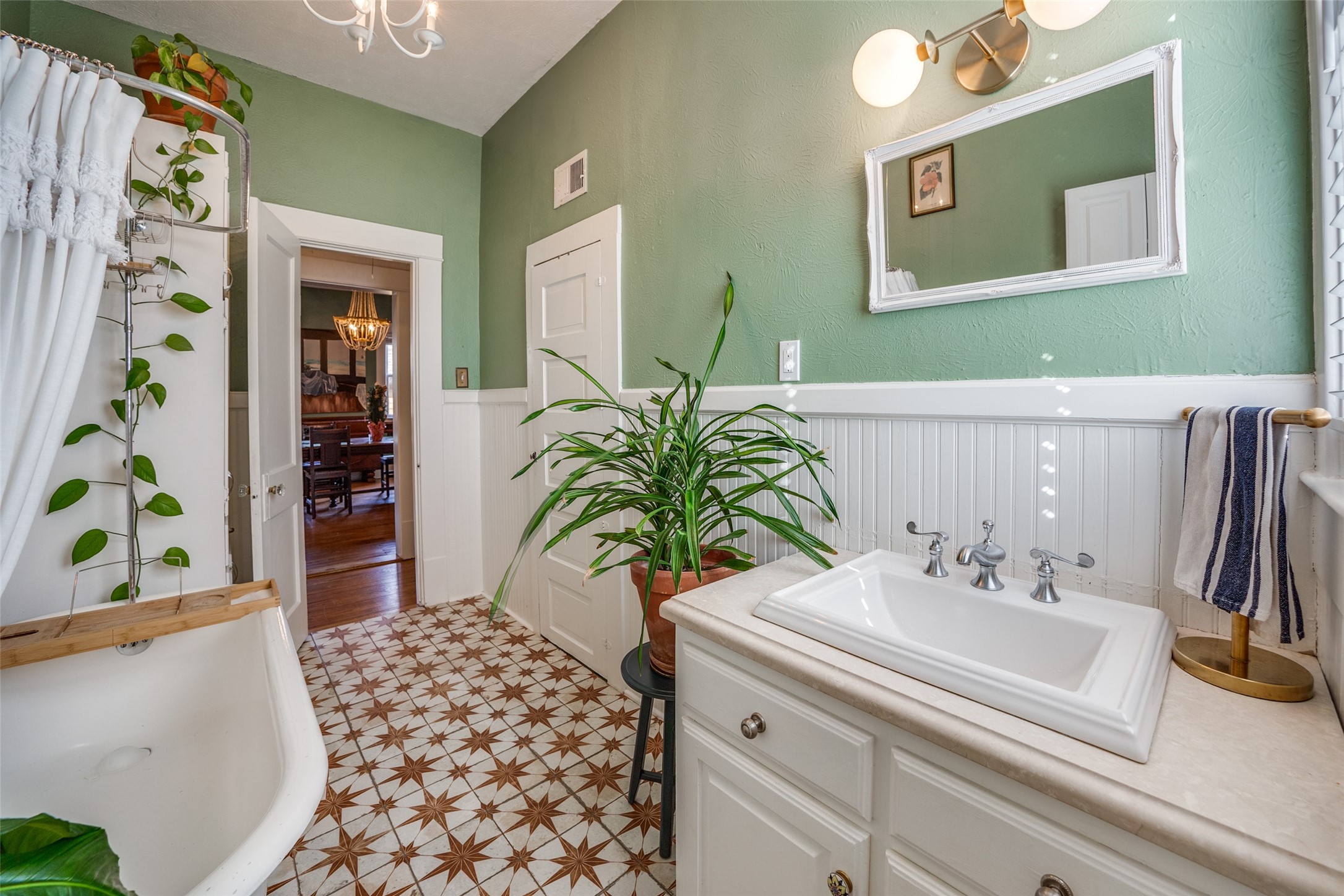 321 N Henderson Avenue Dallas TX 75214