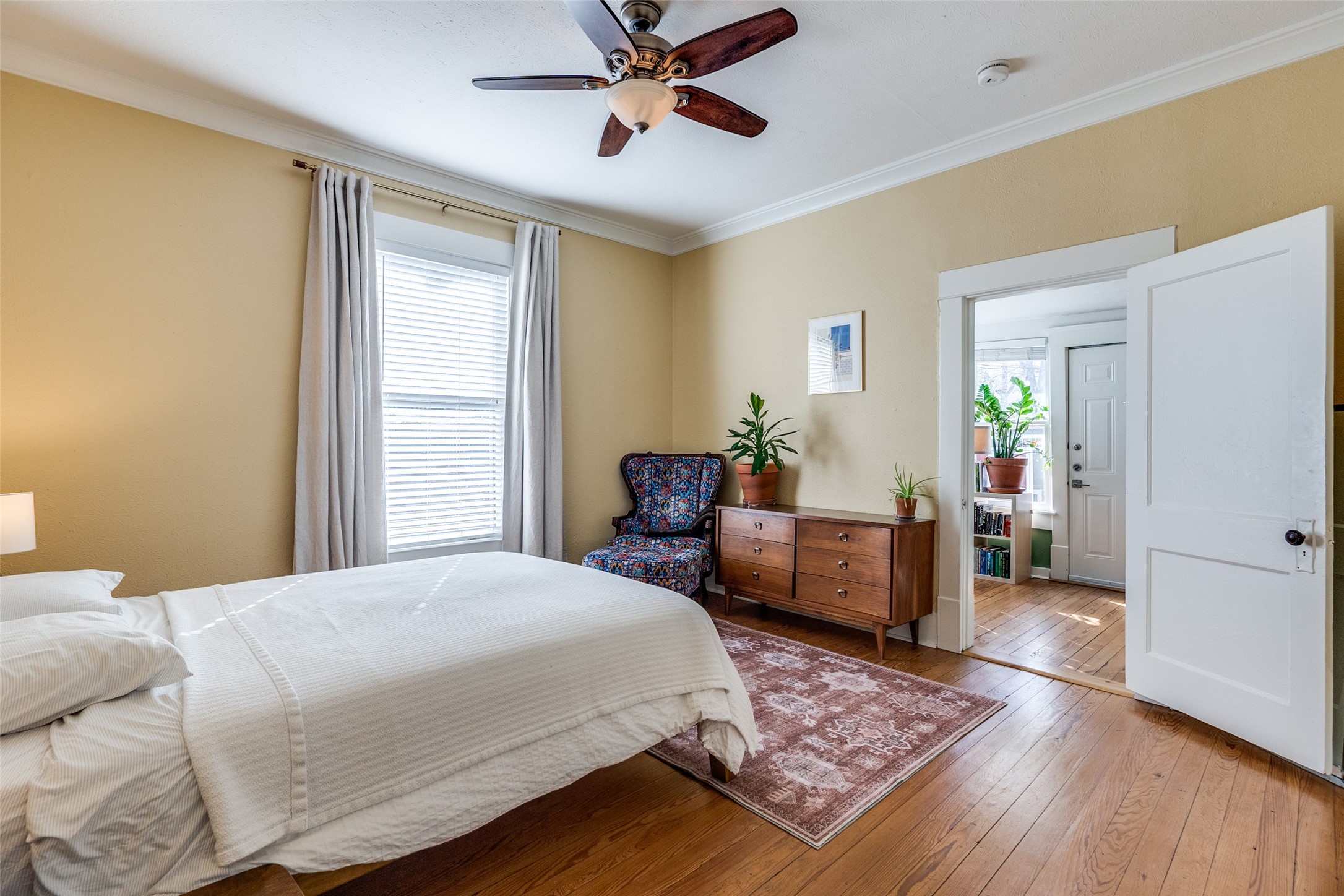 321 N Henderson Avenue Dallas TX 75214