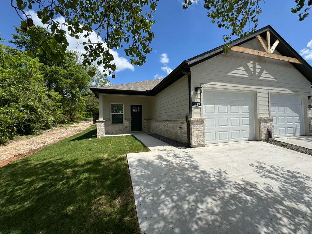 1219 S Austin Street Sherman TX 75090