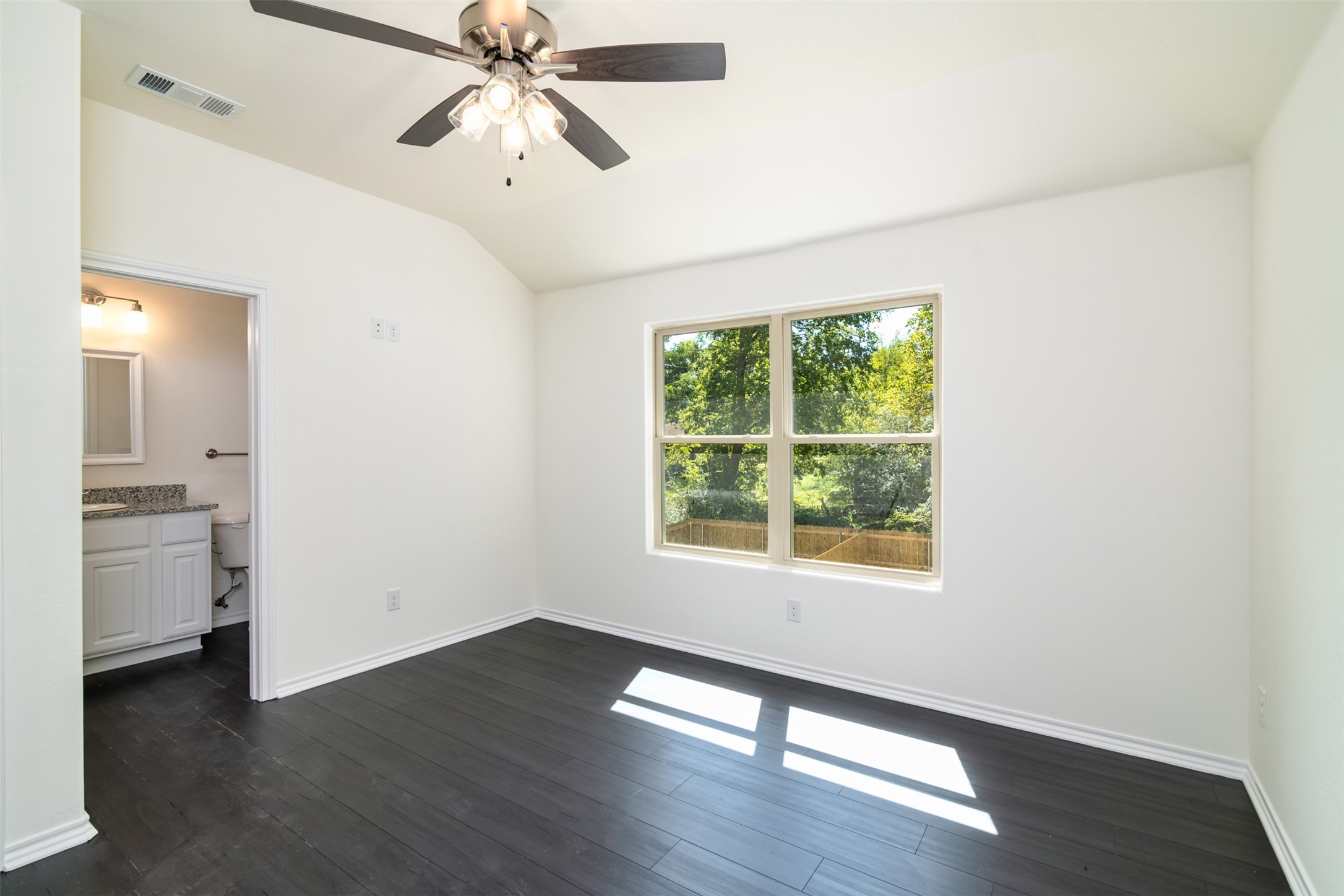 805 S 6th Street Bonham TX 75418