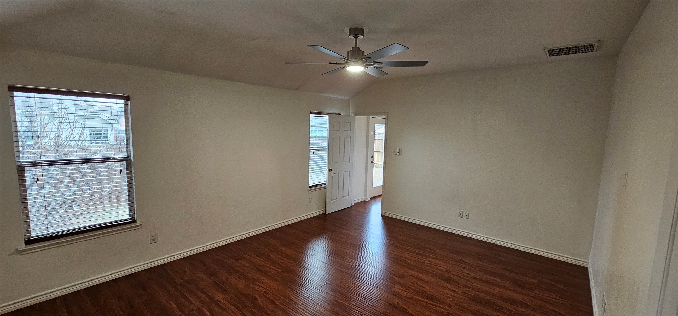 1050 Warbler Aubrey TX 76227