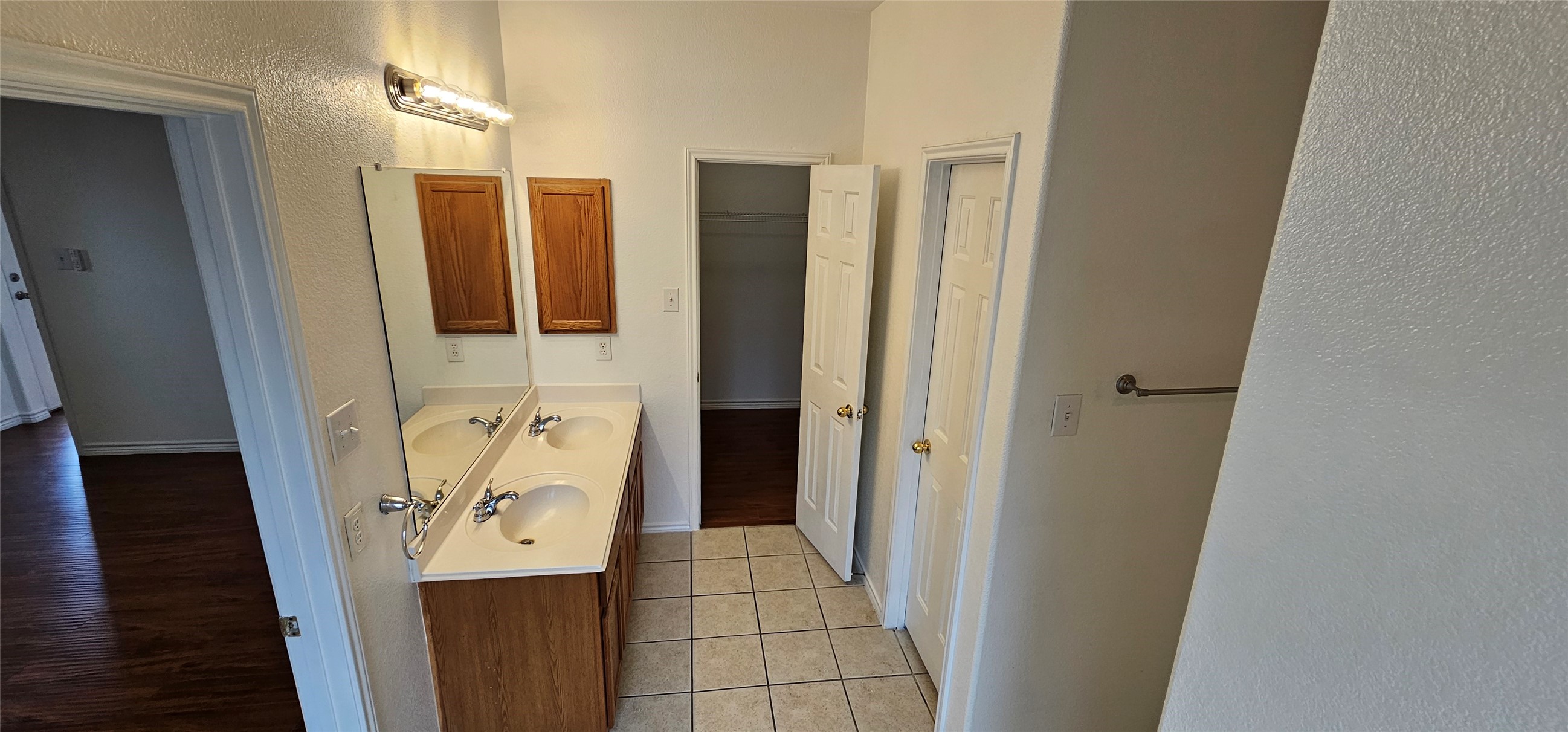 1050 Warbler Aubrey TX 76227