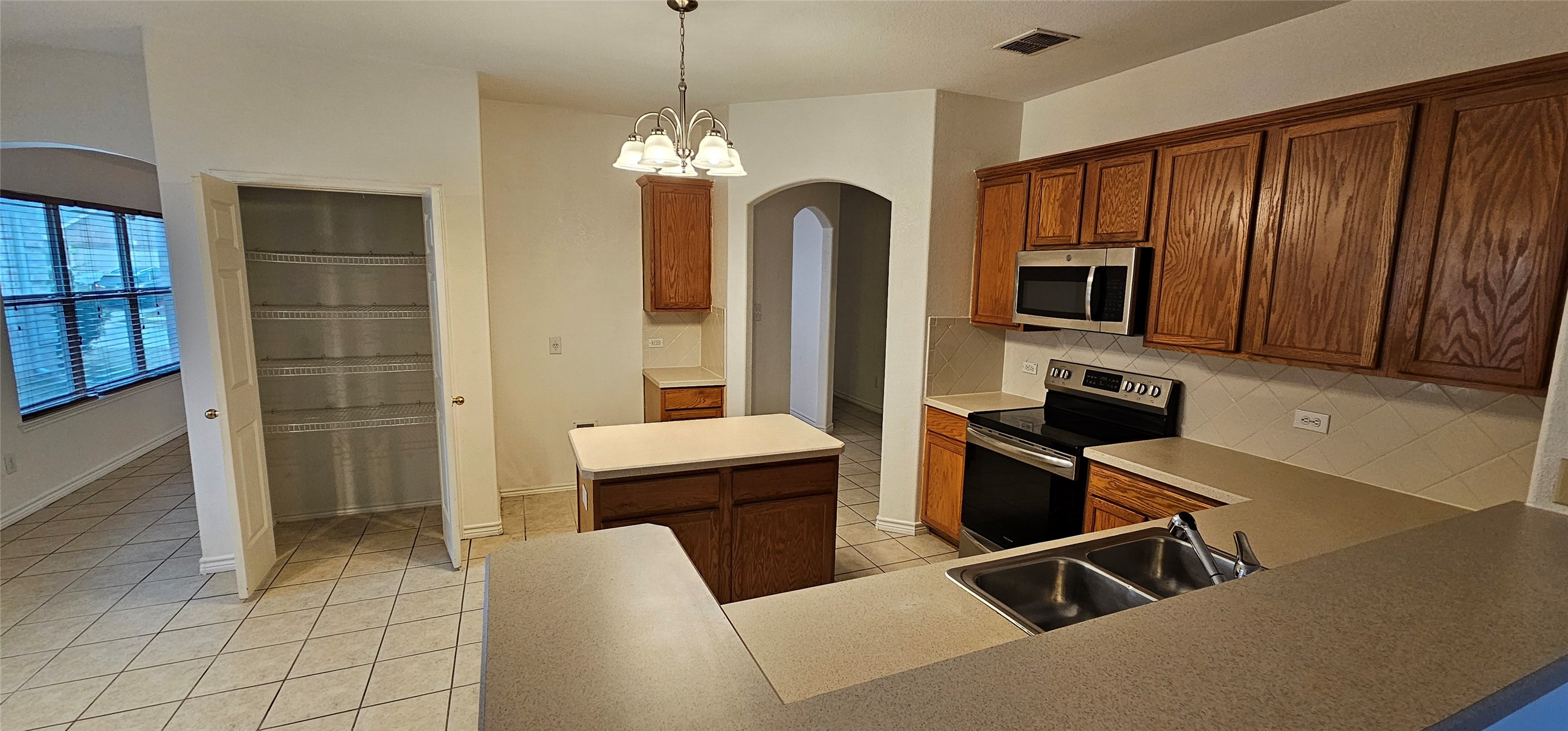 1050 Warbler Aubrey TX 76227