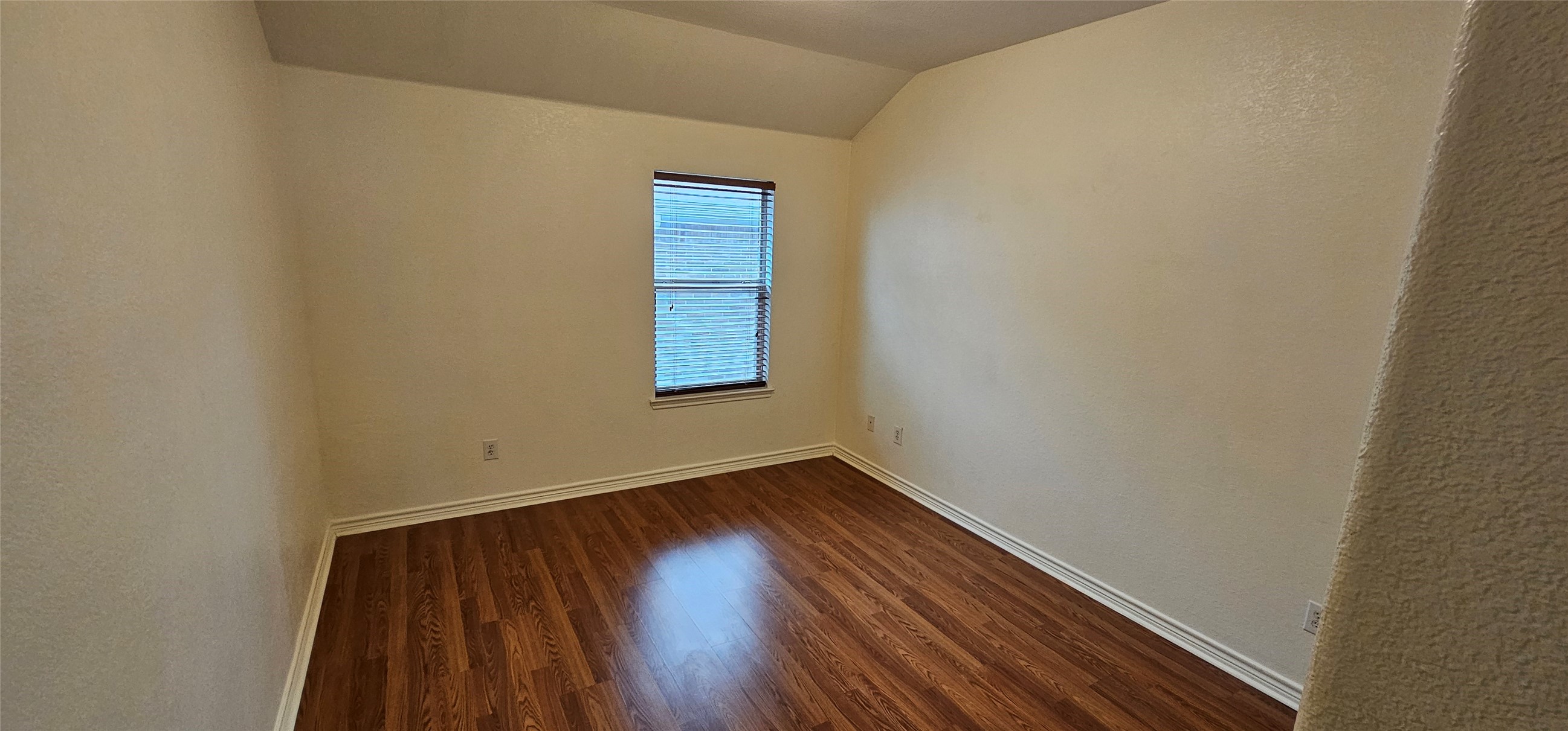 1050 Warbler Aubrey TX 76227
