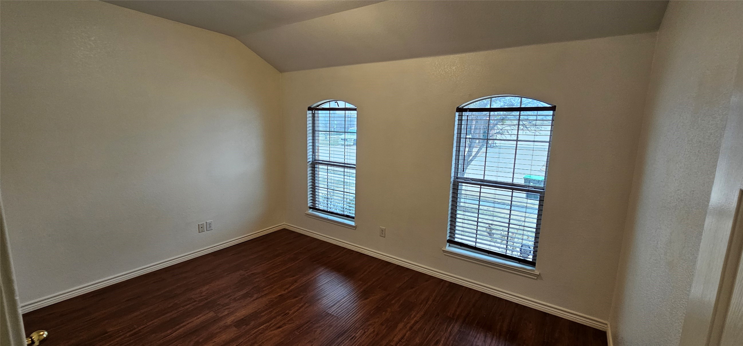 1050 Warbler Aubrey TX 76227