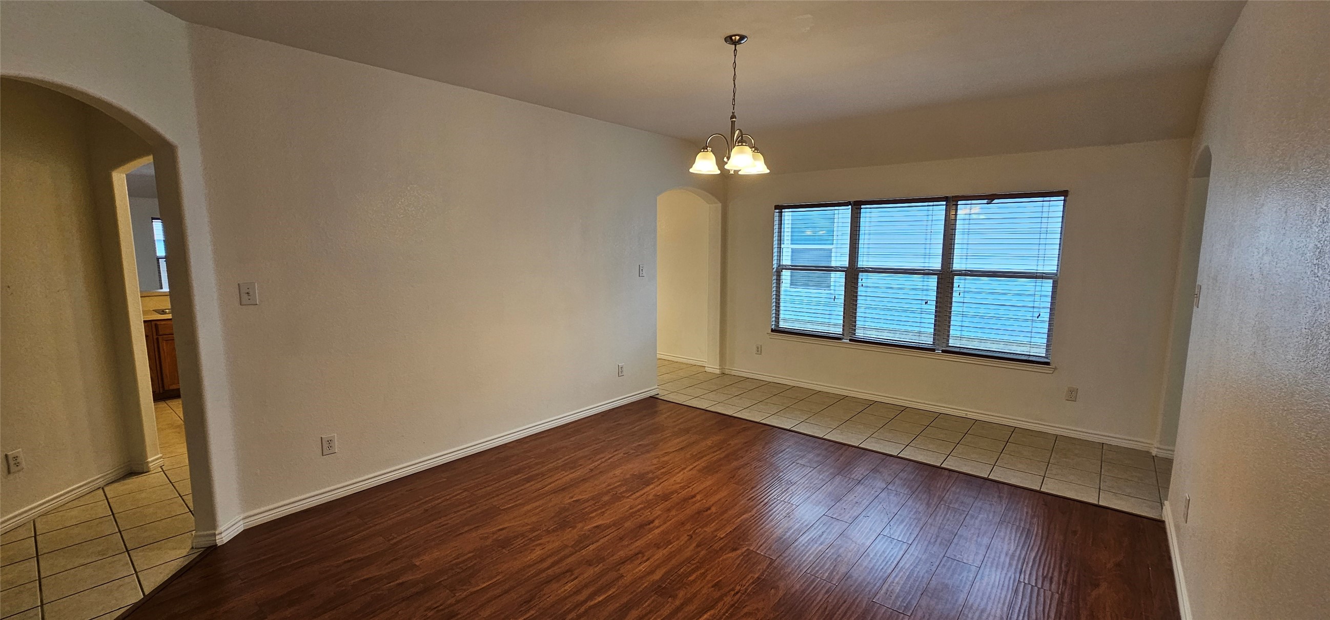 1050 Warbler Aubrey TX 76227