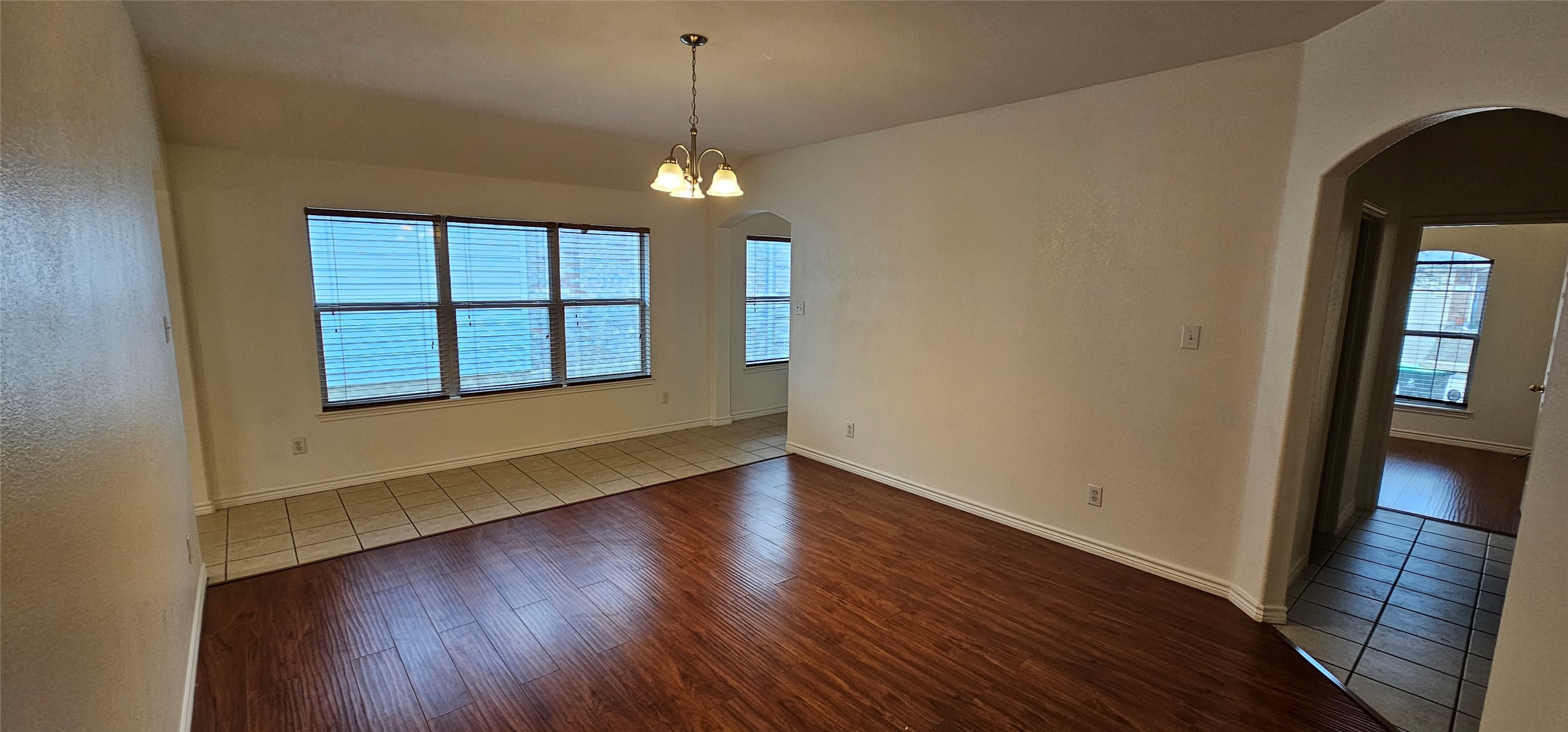 1050 Warbler Aubrey TX 76227