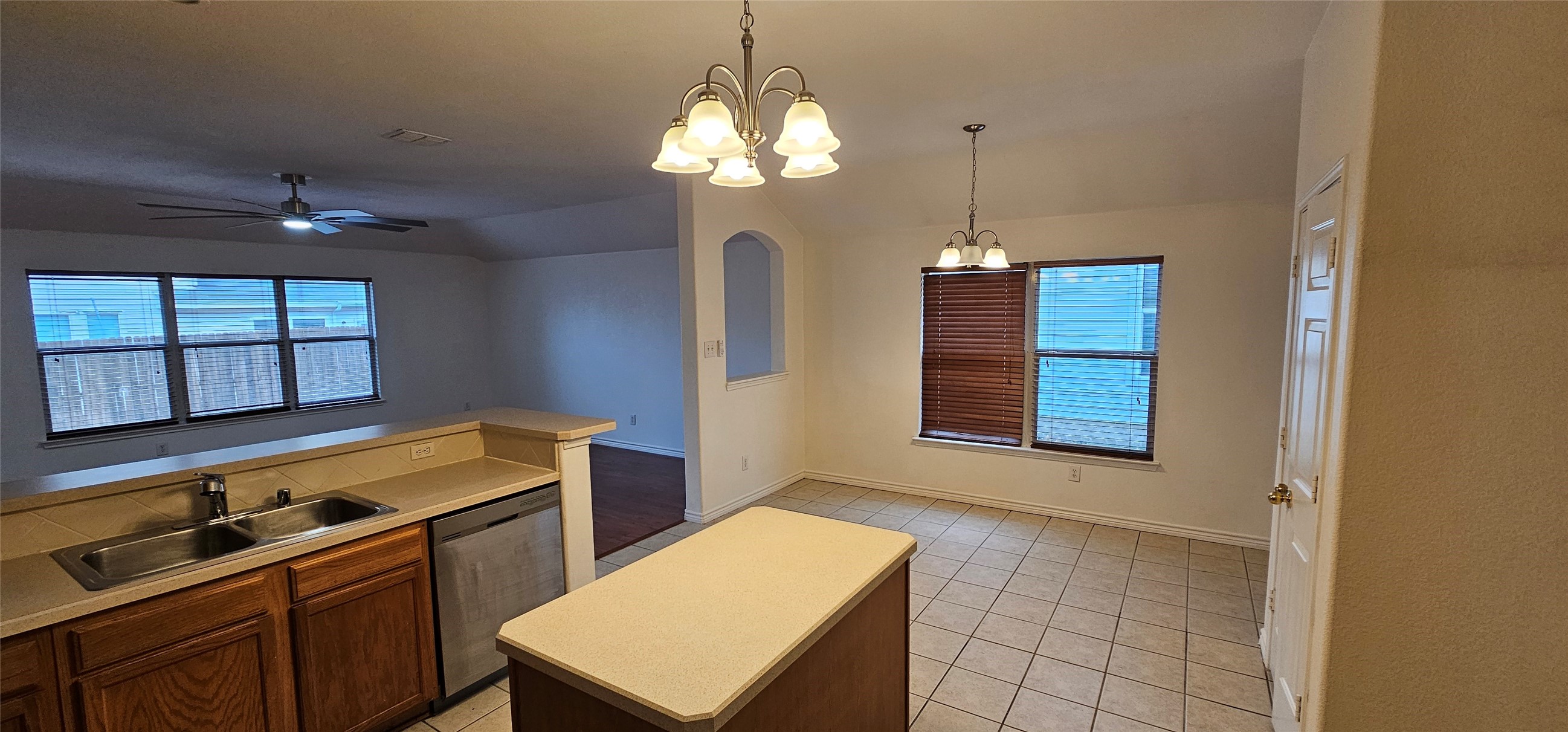 1050 Warbler Aubrey TX 76227