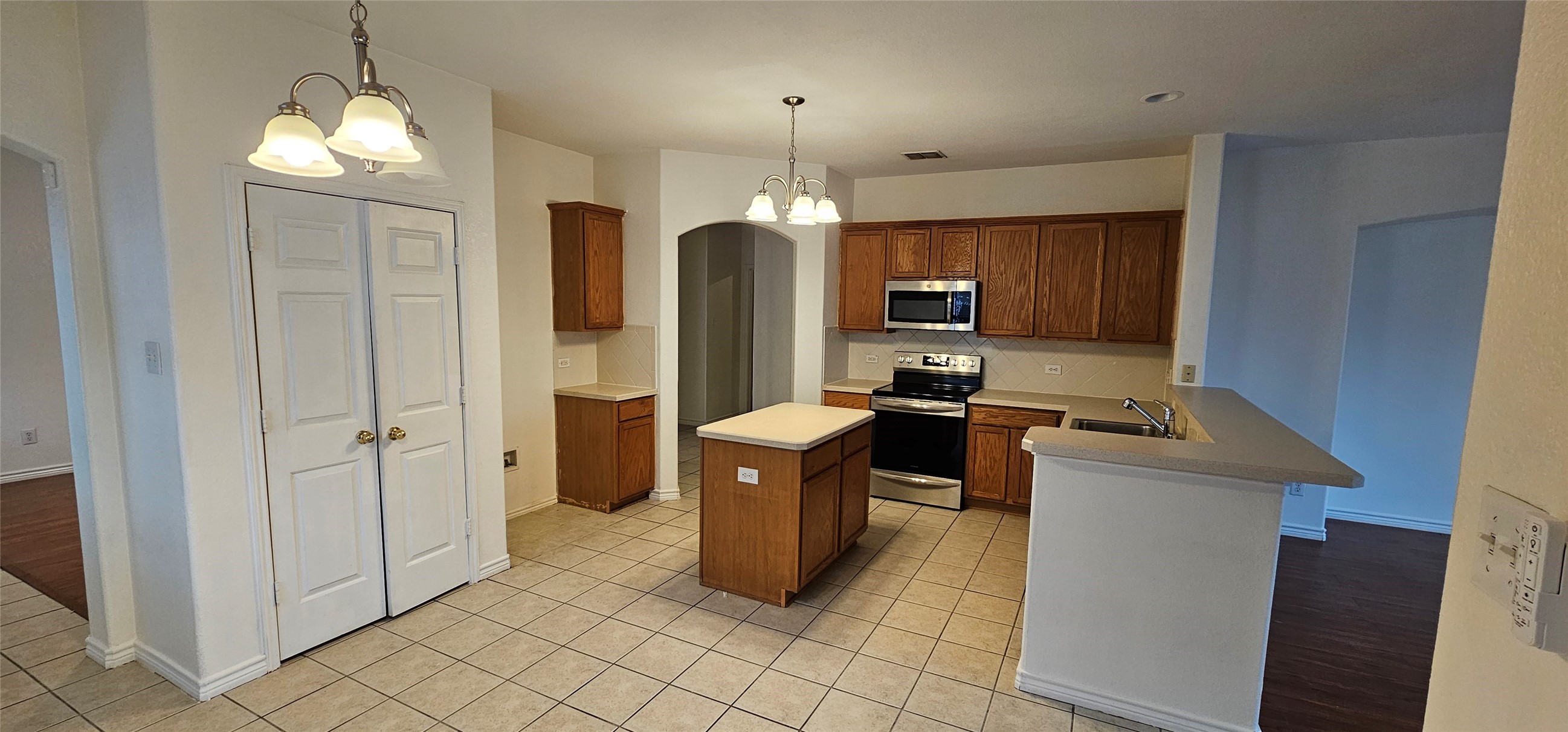 1050 Warbler Aubrey TX 76227
