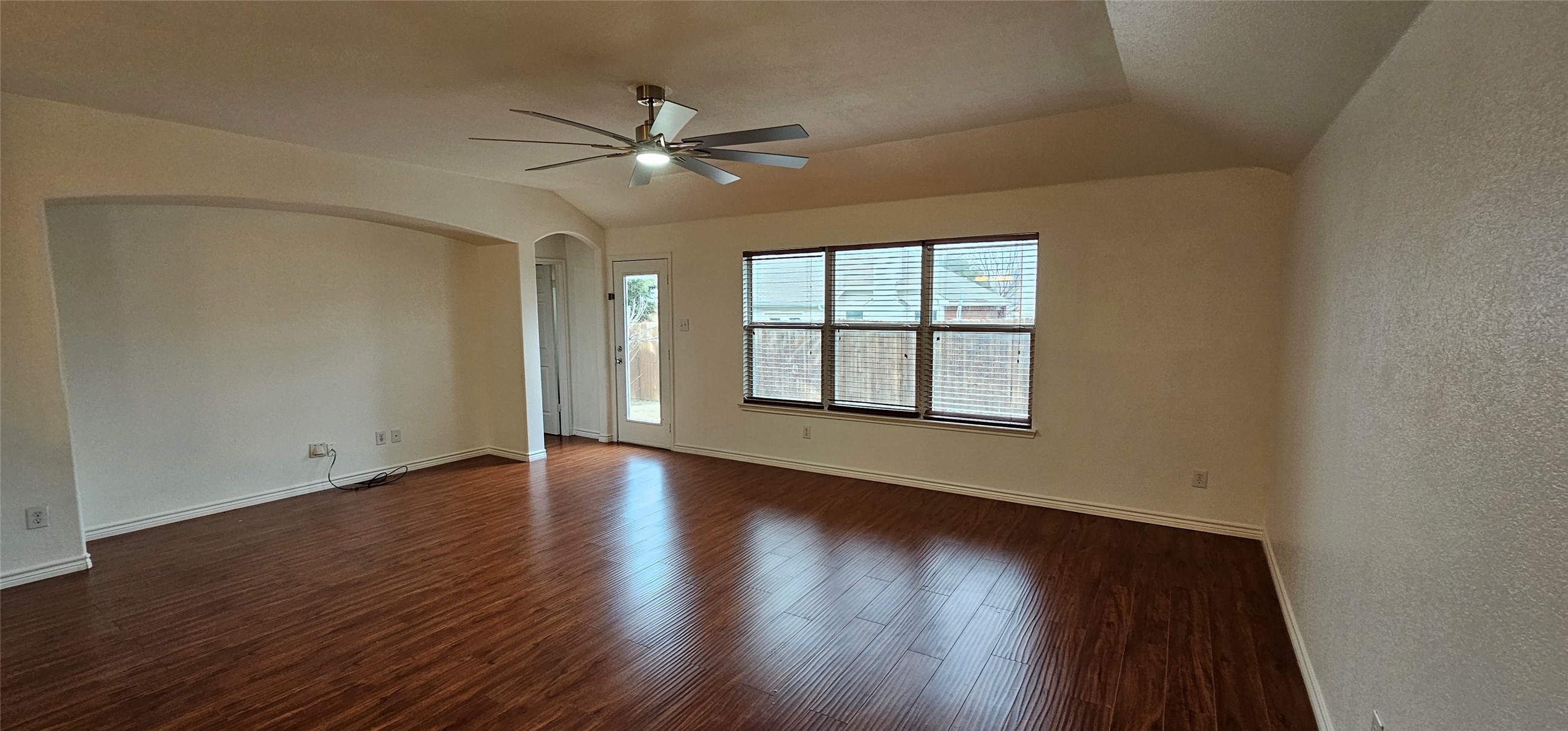 1050 Warbler Aubrey TX 76227