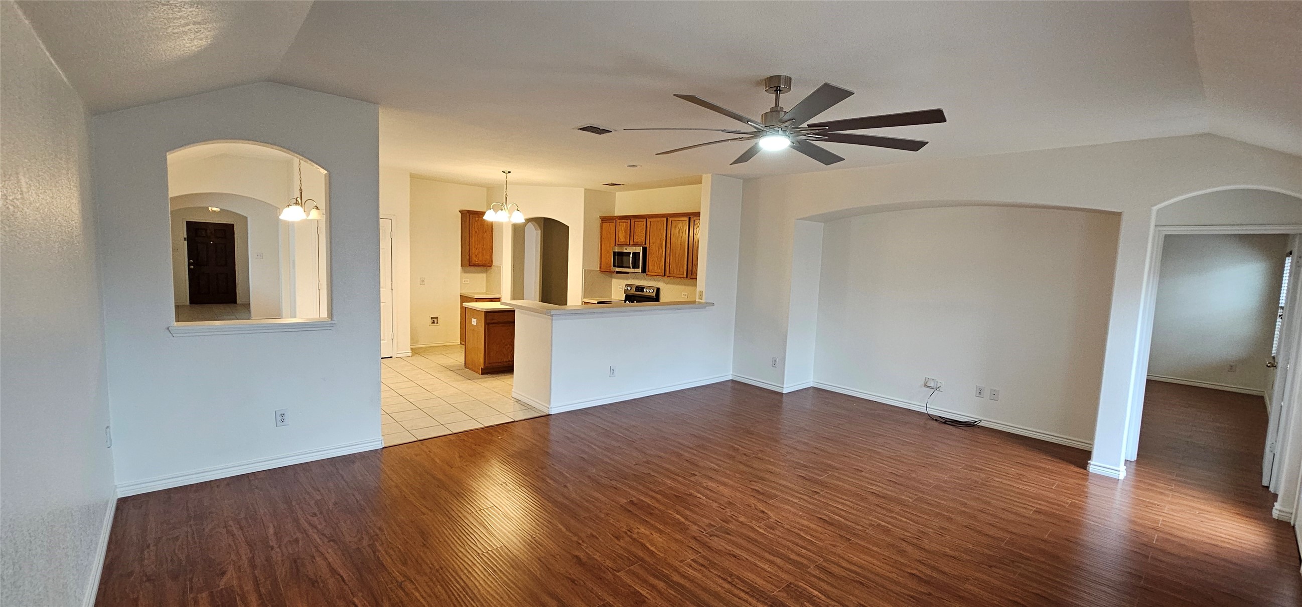 1050 Warbler Aubrey TX 76227