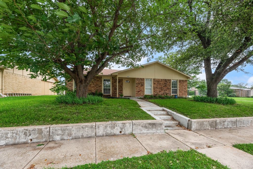 5801 Redwood Lane Rowlett TX 75089