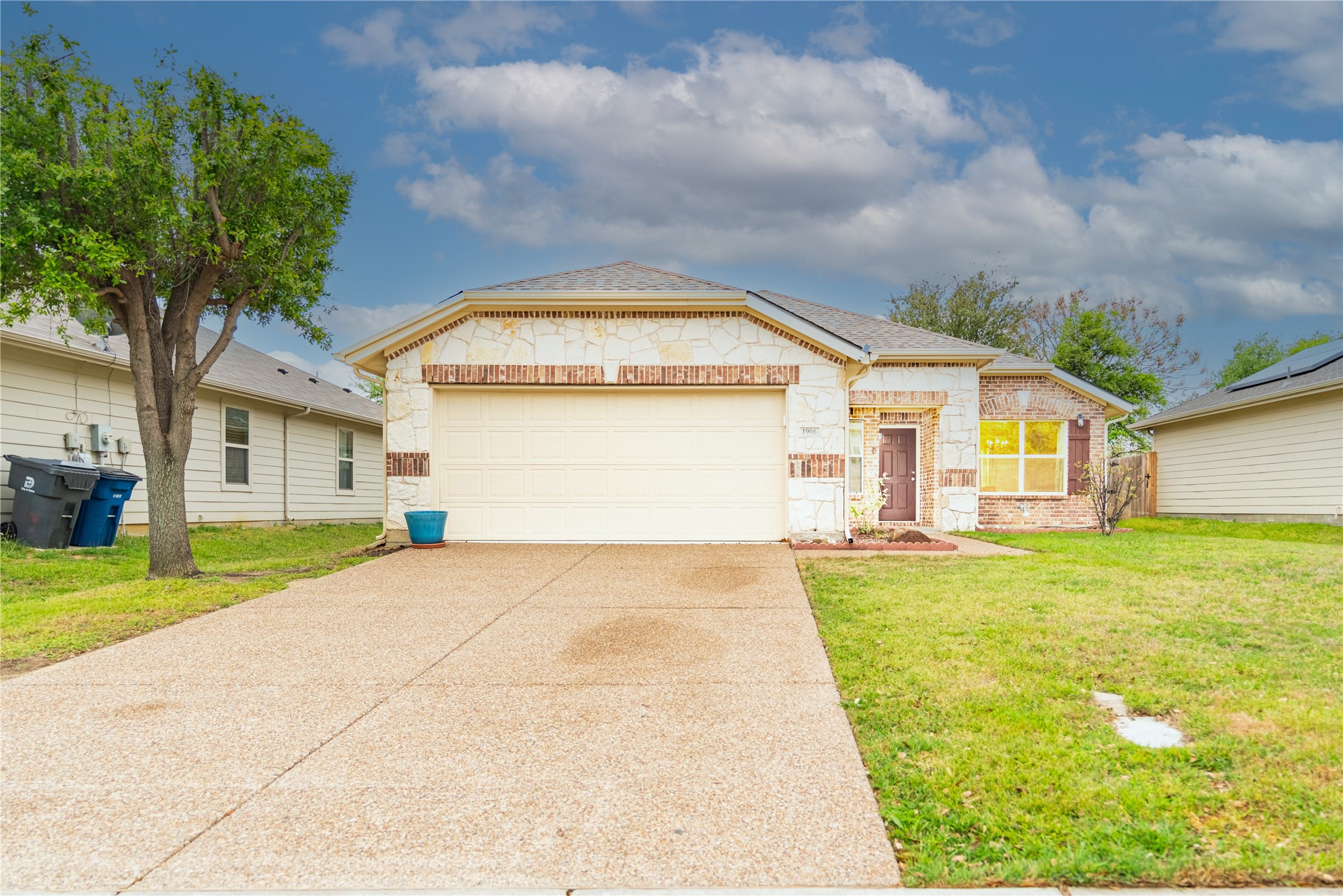 1906 Castaway Drive Dallas TX 75051